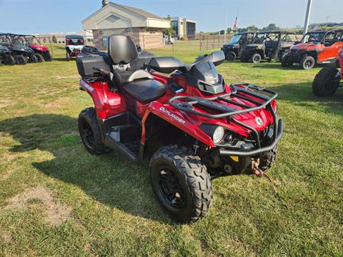 2018 Can-Am Outlander MAX XT 570 in Beaver Dam, Wisconsin - Photo 2