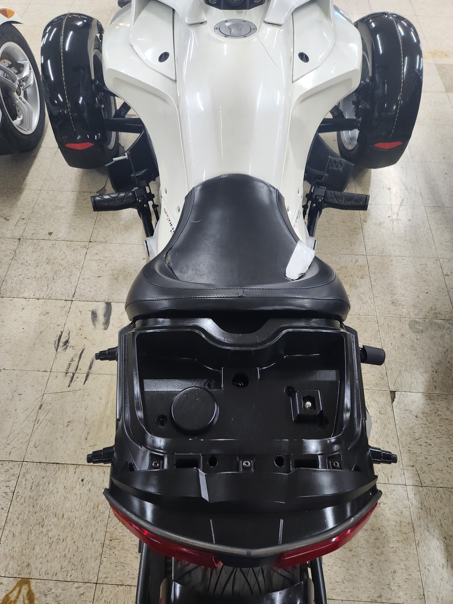 2015 Can-Am Spyder® F3 SM6 in Mount Sterling, Kentucky - Photo 4