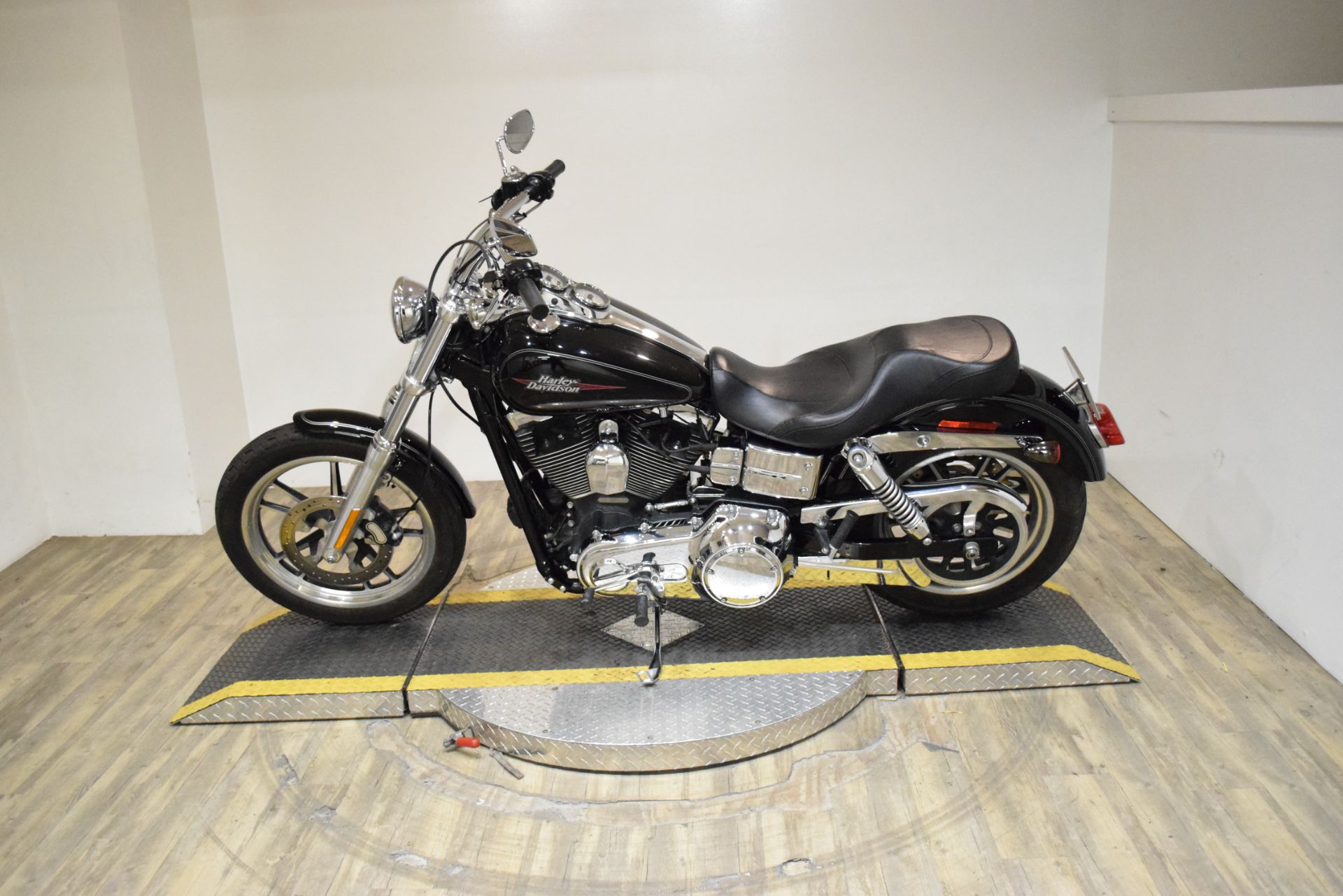 2009 Harley-Davidson Dyna® Low Rider® in Wauconda, Illinois - Photo 15