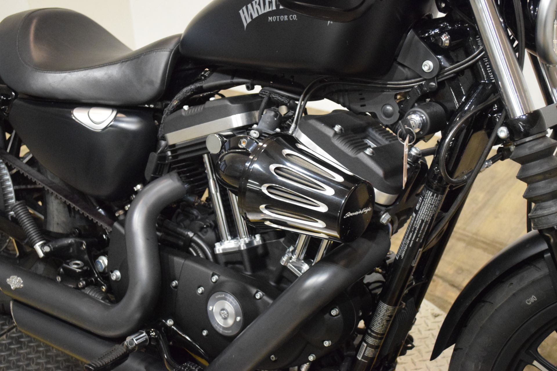 2015 Harley-Davidson Iron 883™ in Wauconda, Illinois - Photo 4