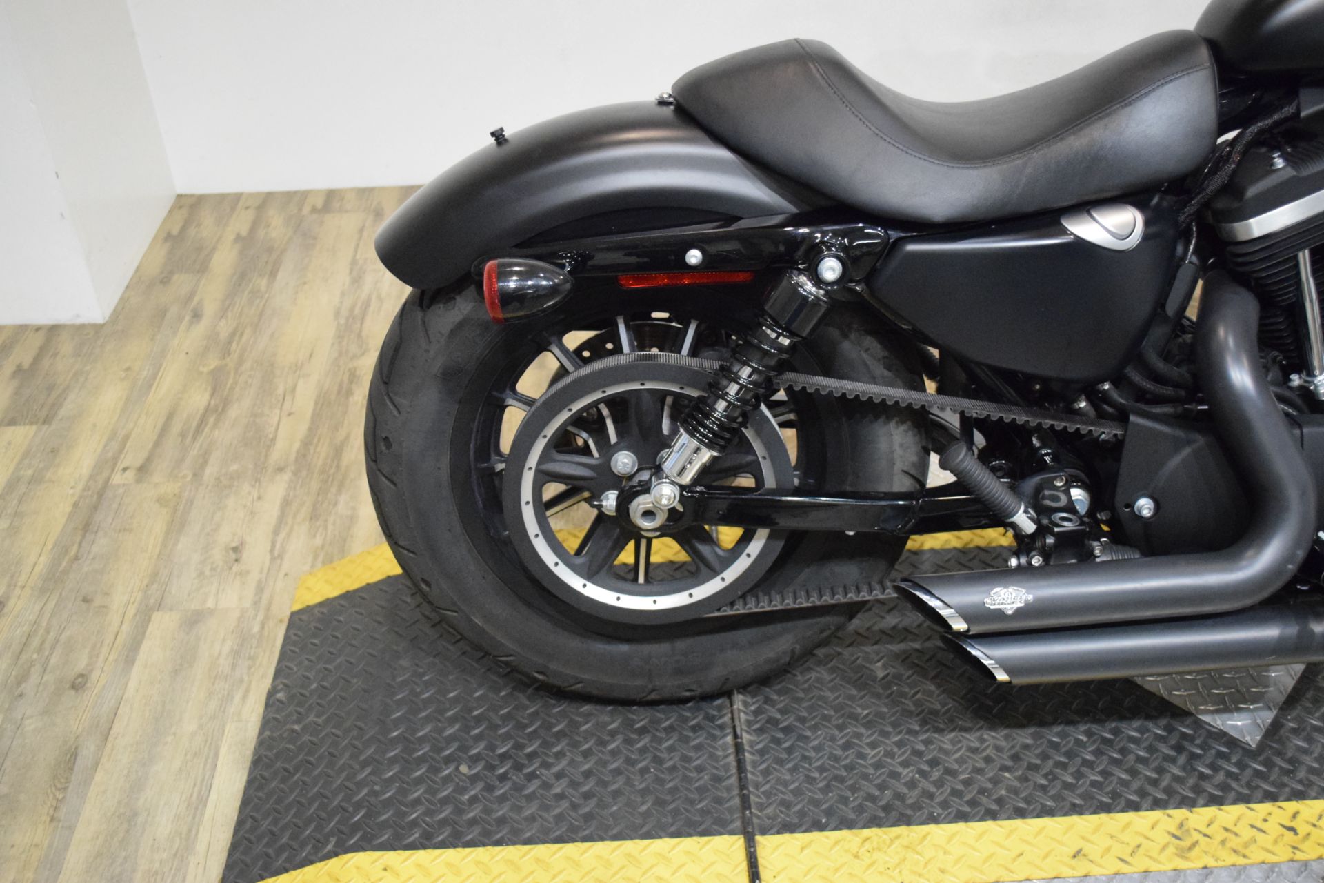 2015 Harley-Davidson Iron 883™ in Wauconda, Illinois - Photo 8