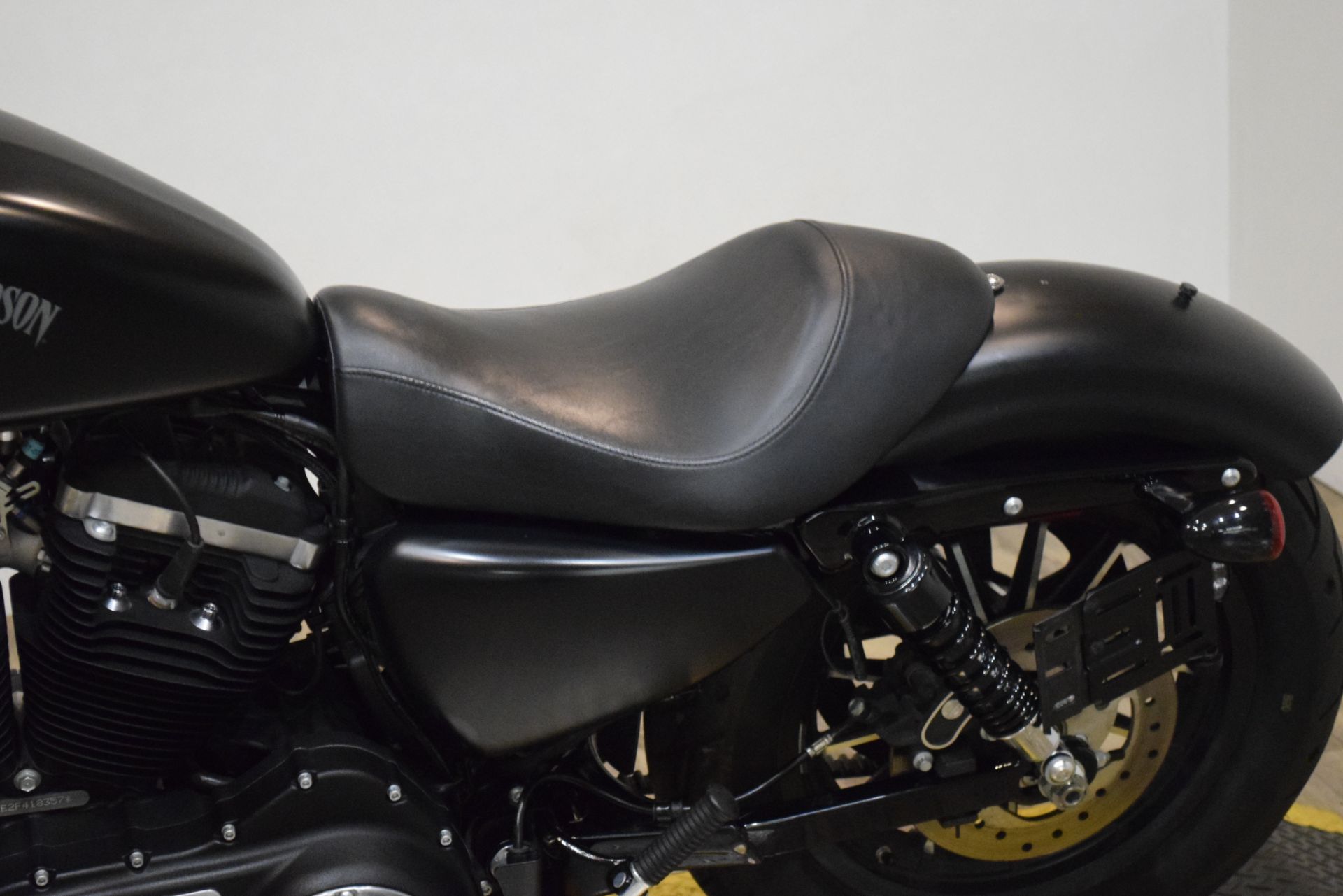 2015 Harley-Davidson Iron 883™ in Wauconda, Illinois - Photo 17