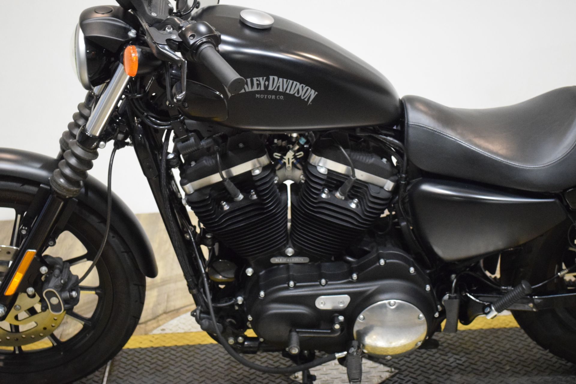 2015 Harley-Davidson Iron 883™ in Wauconda, Illinois - Photo 18