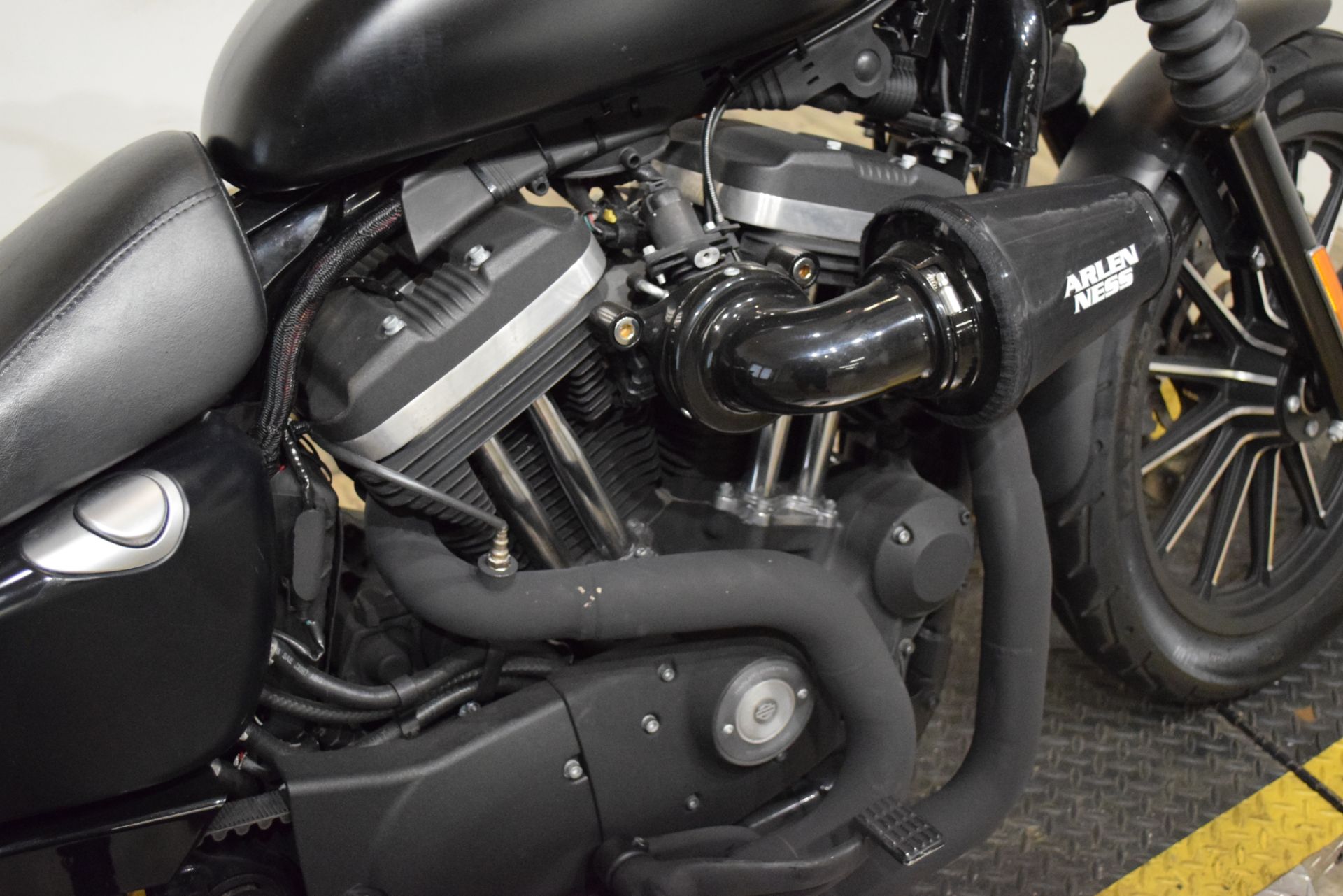 2015 Harley-Davidson Iron 883™ in Wauconda, Illinois - Photo 6