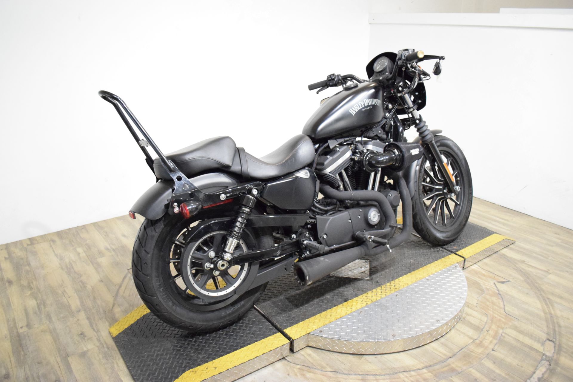 2015 Harley-Davidson Iron 883™ in Wauconda, Illinois - Photo 9