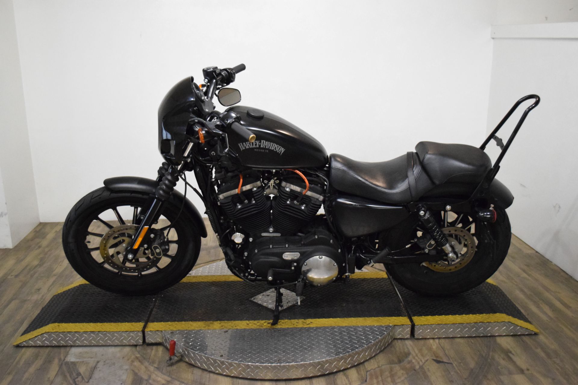 2015 Harley-Davidson Iron 883™ in Wauconda, Illinois - Photo 15