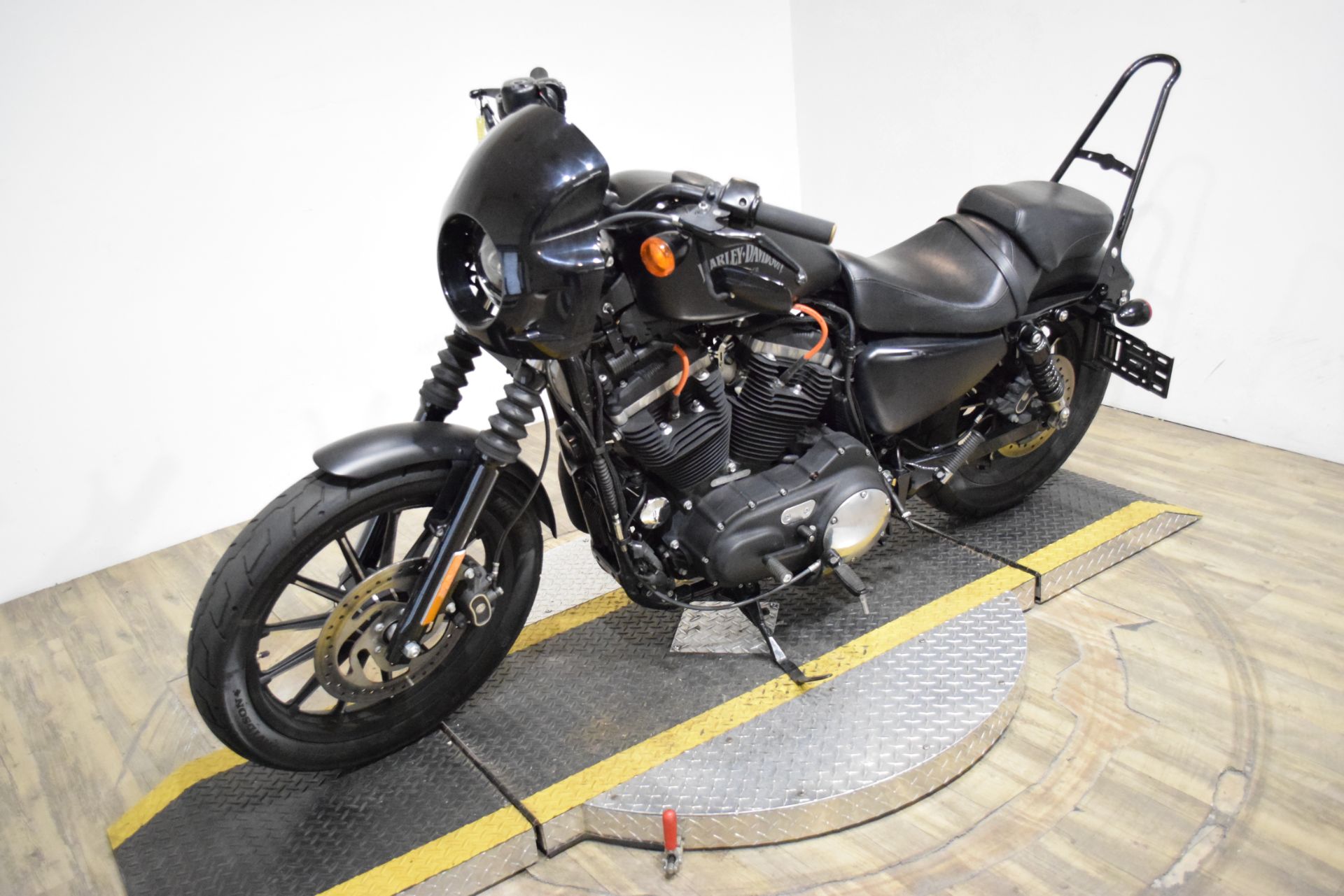 2015 Harley-Davidson Iron 883™ in Wauconda, Illinois - Photo 22