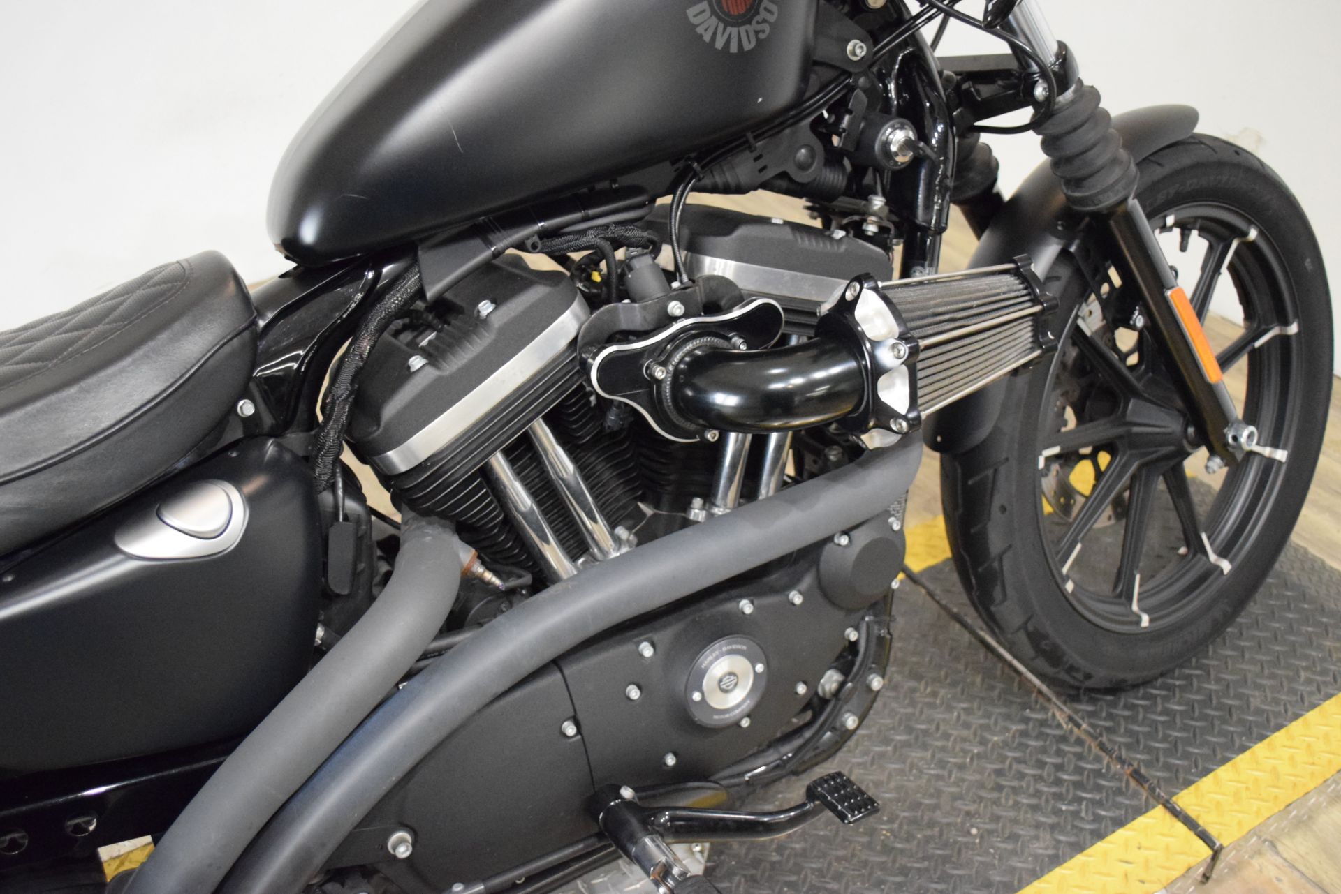 2019 Harley-Davidson Iron 883™ in Wauconda, Illinois - Photo 6