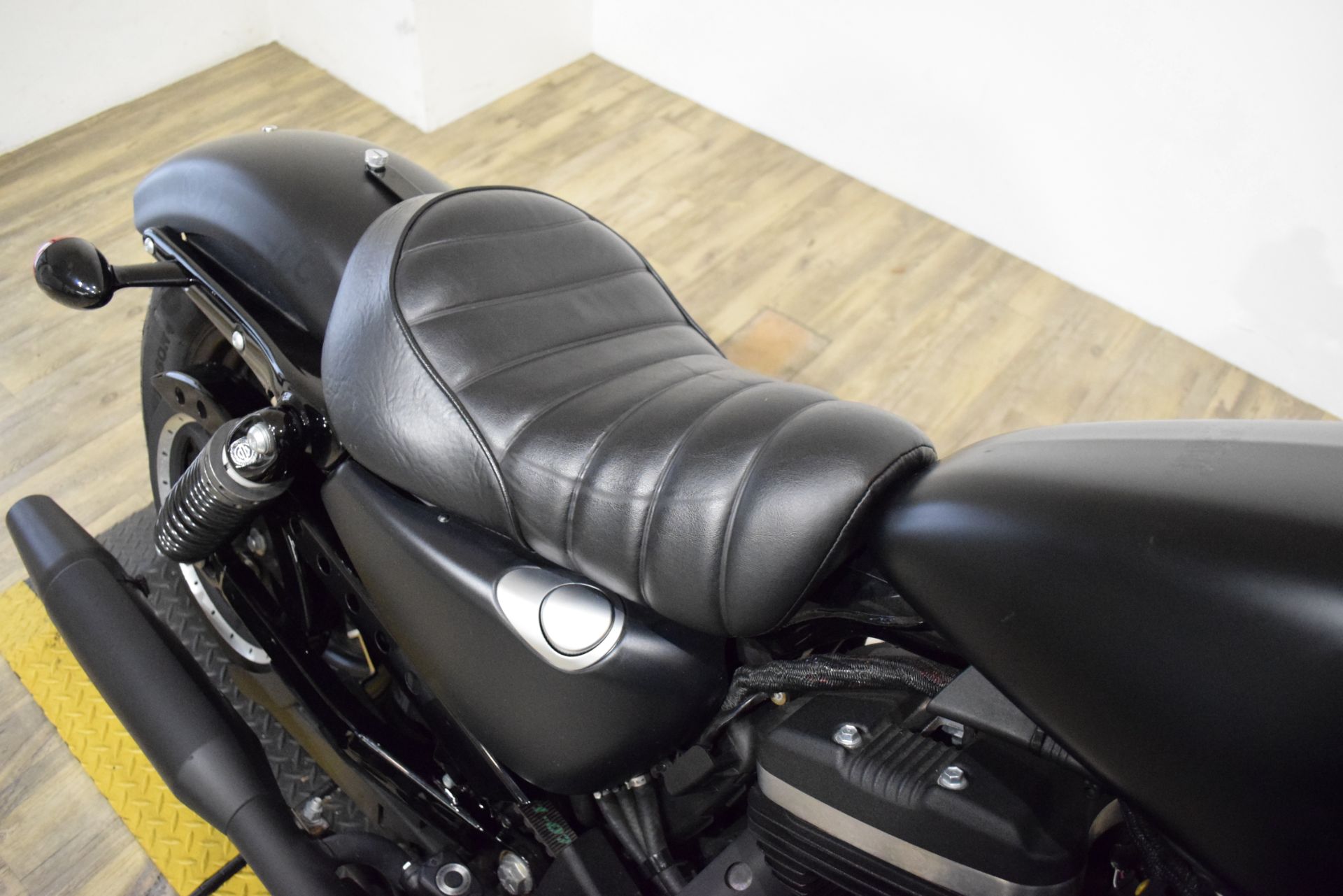 2019 Harley-Davidson Iron 883™ in Wauconda, Illinois - Photo 5