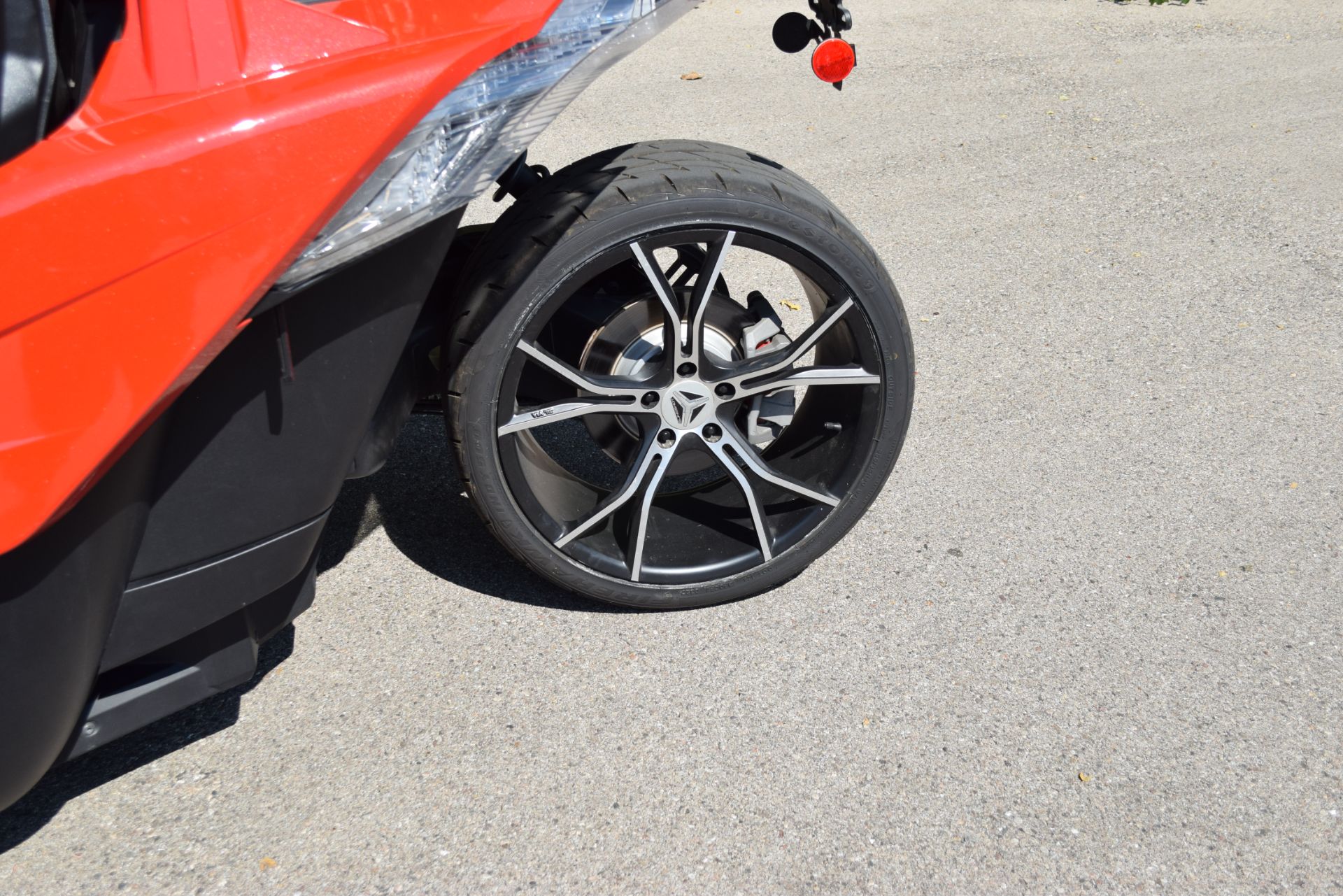 2015 Polaris Slingshot SL in Wauconda, Illinois - Photo 17