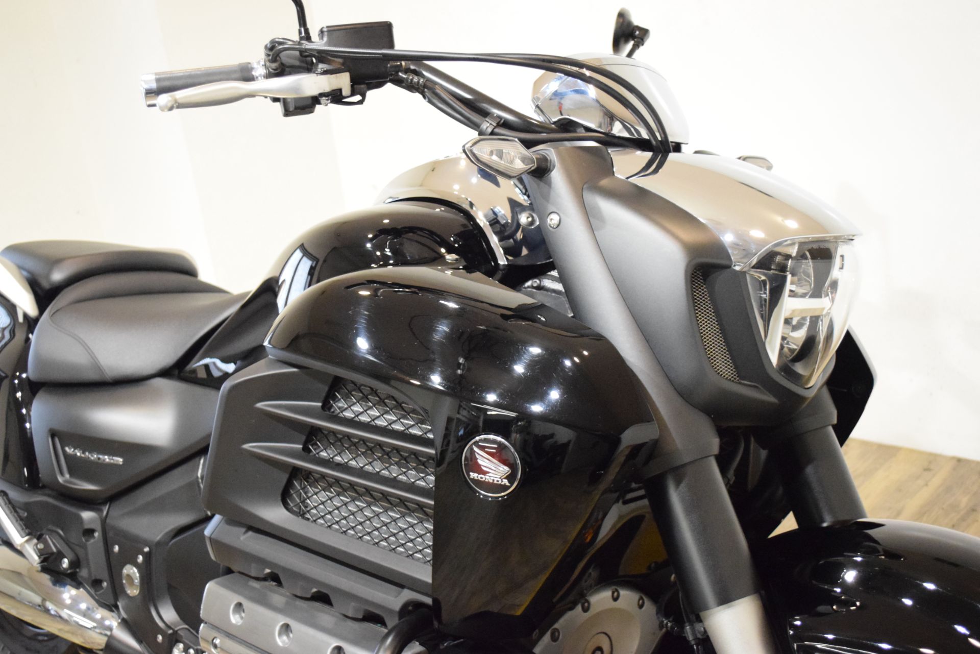 2014 Honda Gold Wing® Valkyrie® ABS in Wauconda, Illinois - Photo 3