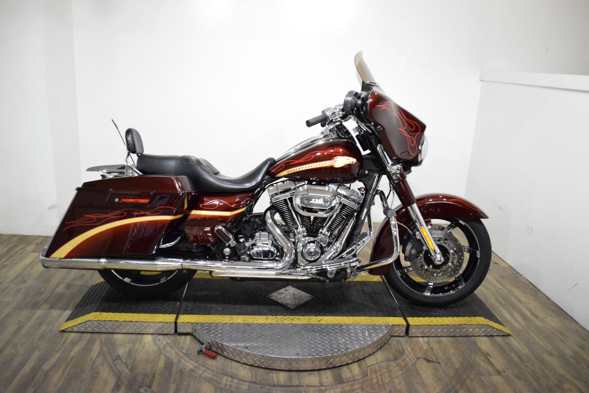 2010 Harley-Davidson CVO™ Street Glide® in Wauconda, Illinois - Photo 1