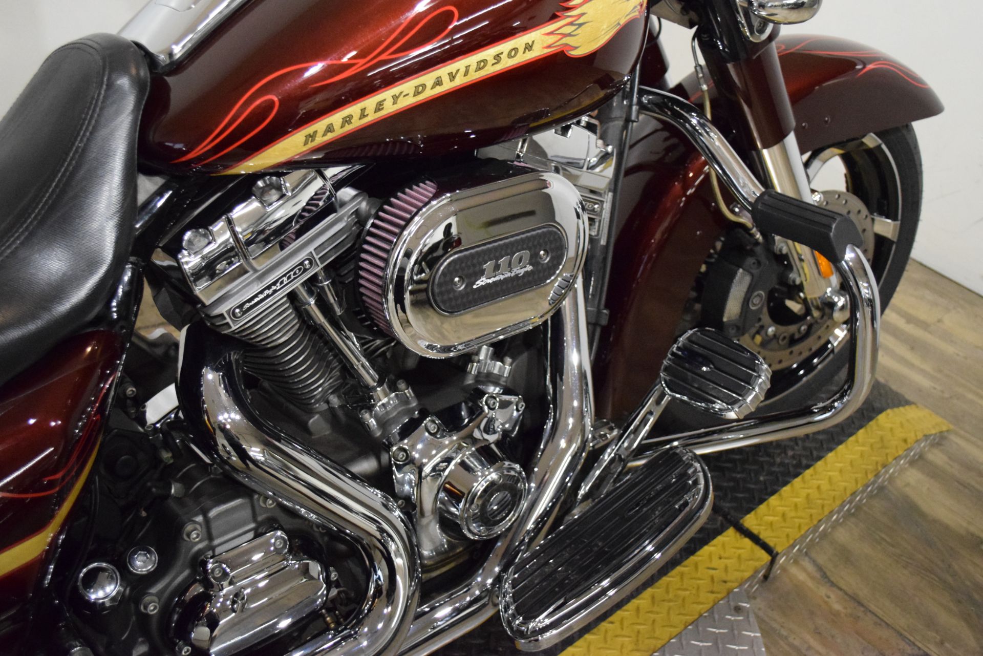 2010 Harley-Davidson CVO™ Street Glide® in Wauconda, Illinois - Photo 6
