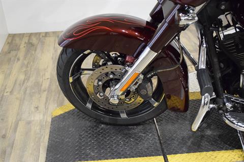 2010 Harley-Davidson CVO™ Street Glide® in Wauconda, Illinois - Photo 21