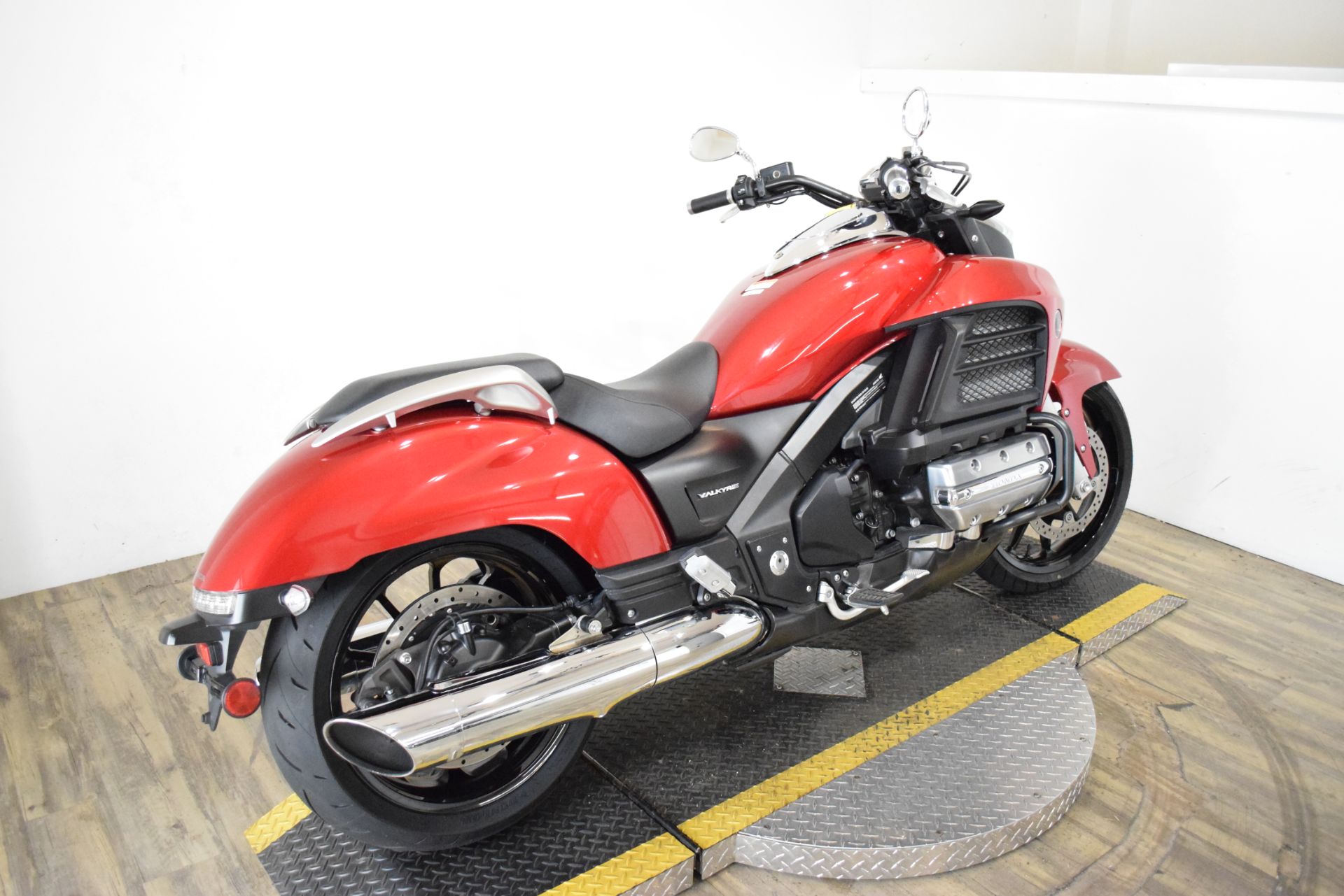 2015 Honda Gold Wing® Valkyrie® in Wauconda, Illinois - Photo 9