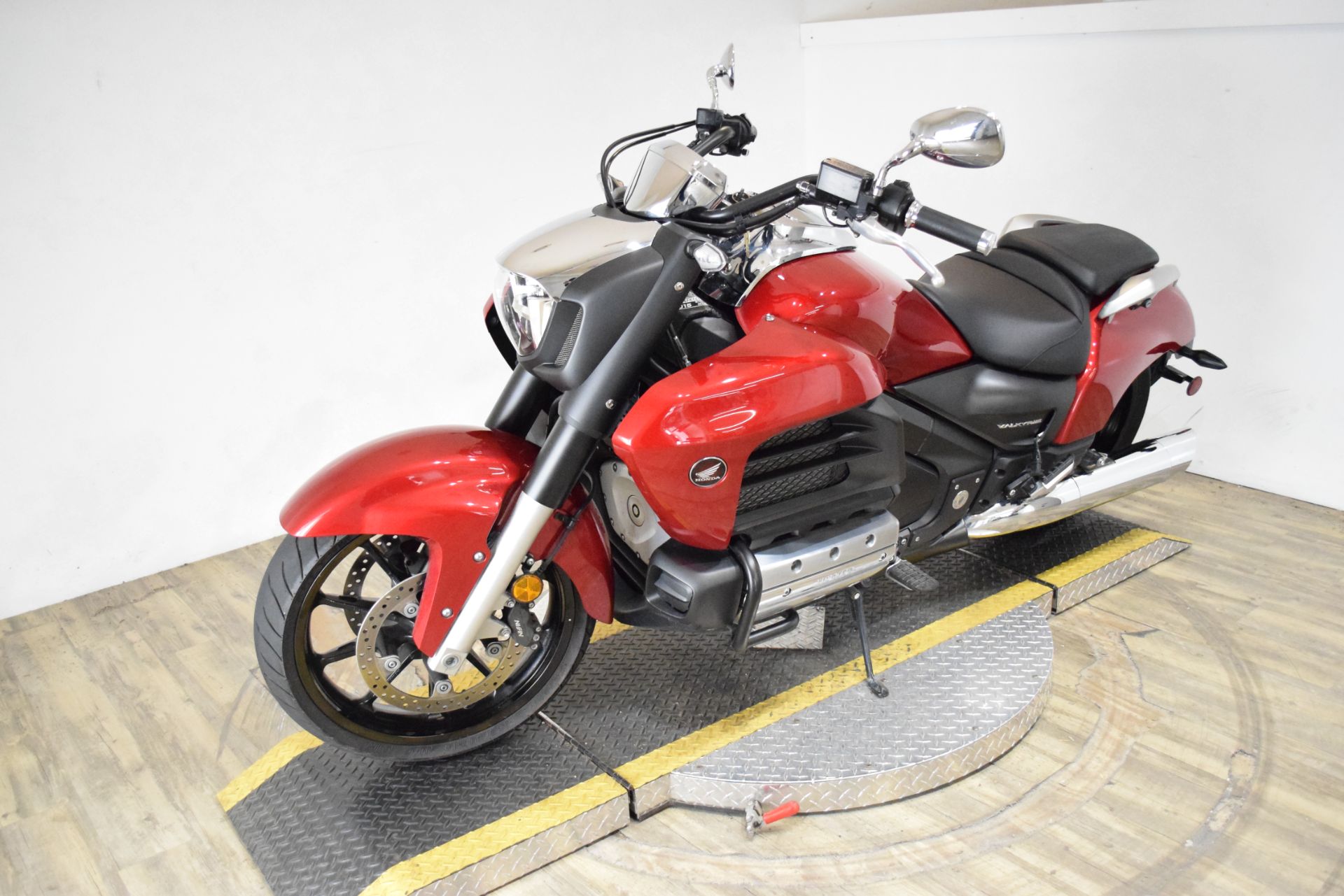 2015 Honda Gold Wing® Valkyrie® in Wauconda, Illinois - Photo 21