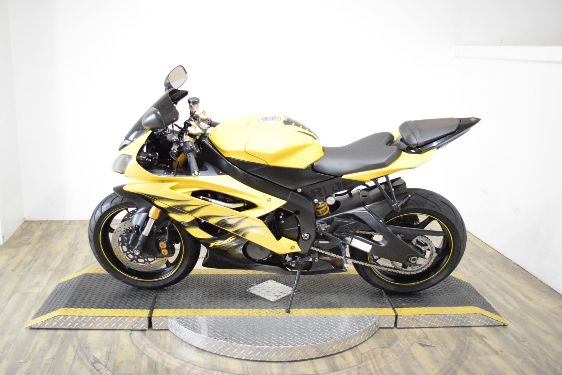 2008 Yamaha YZF-R6 in Wauconda, Illinois - Photo 15