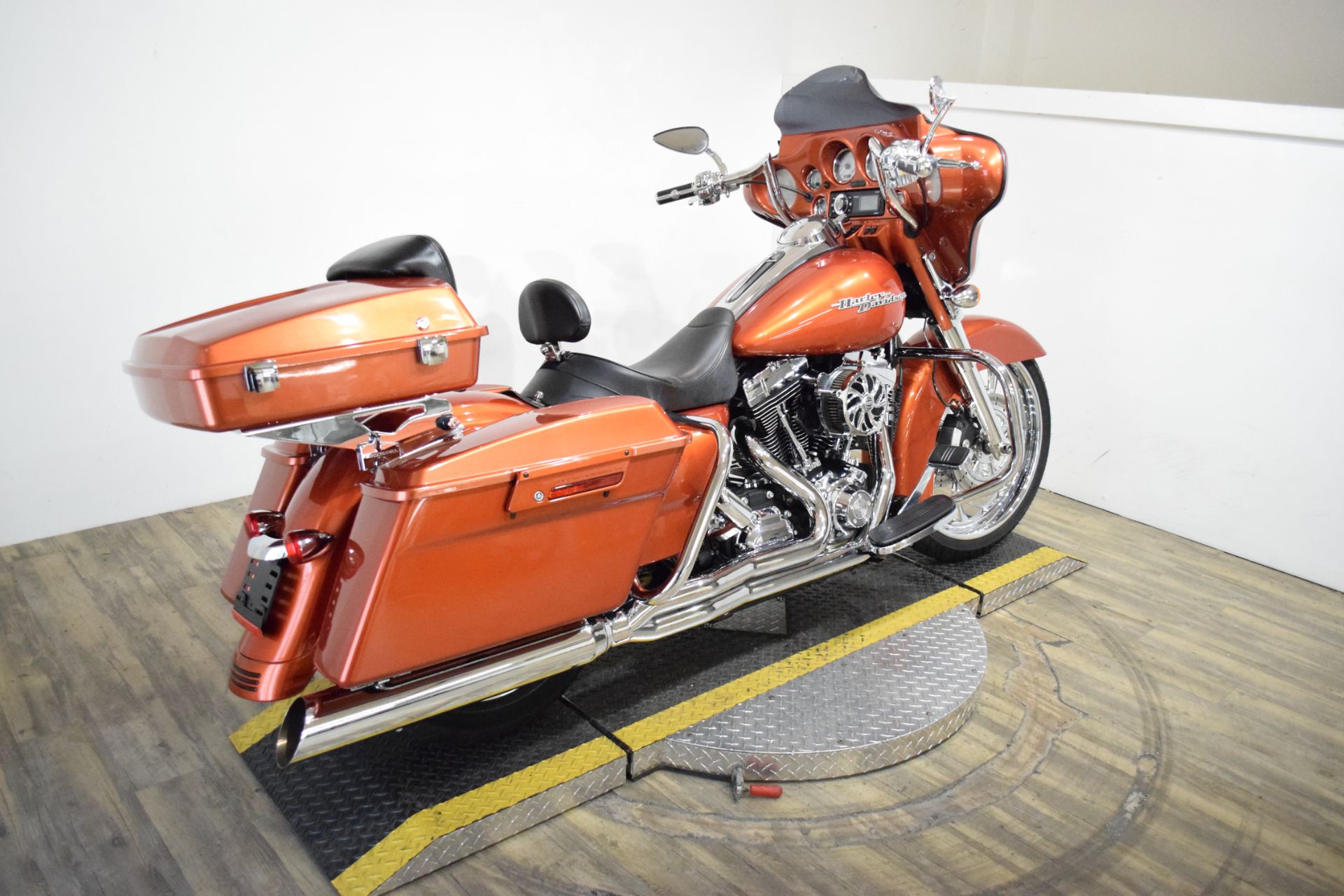 2011 Harley-Davidson Street Glide® in Wauconda, Illinois - Photo 9