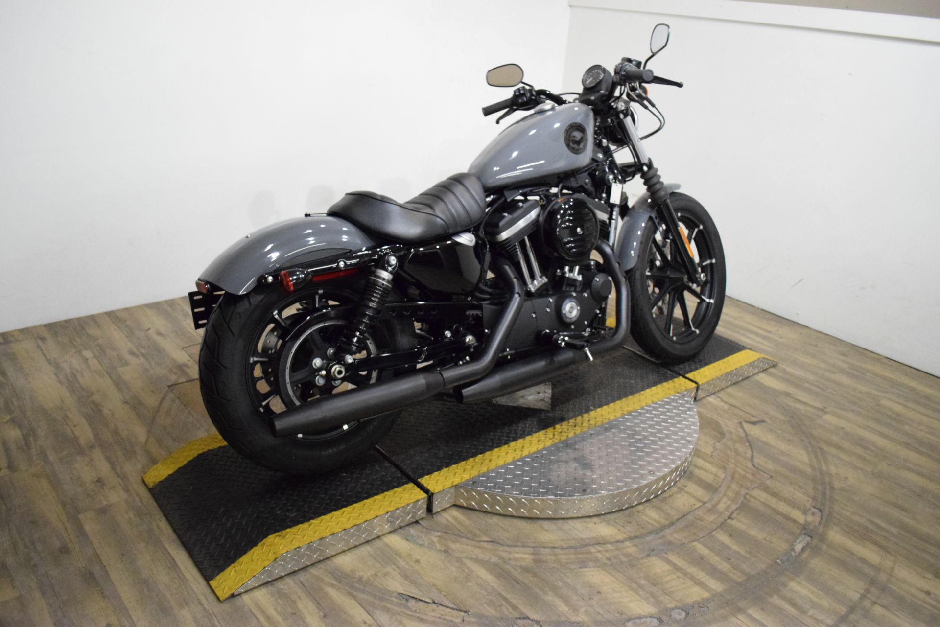 2022 Harley-Davidson Iron 883™ in Wauconda, Illinois - Photo 9