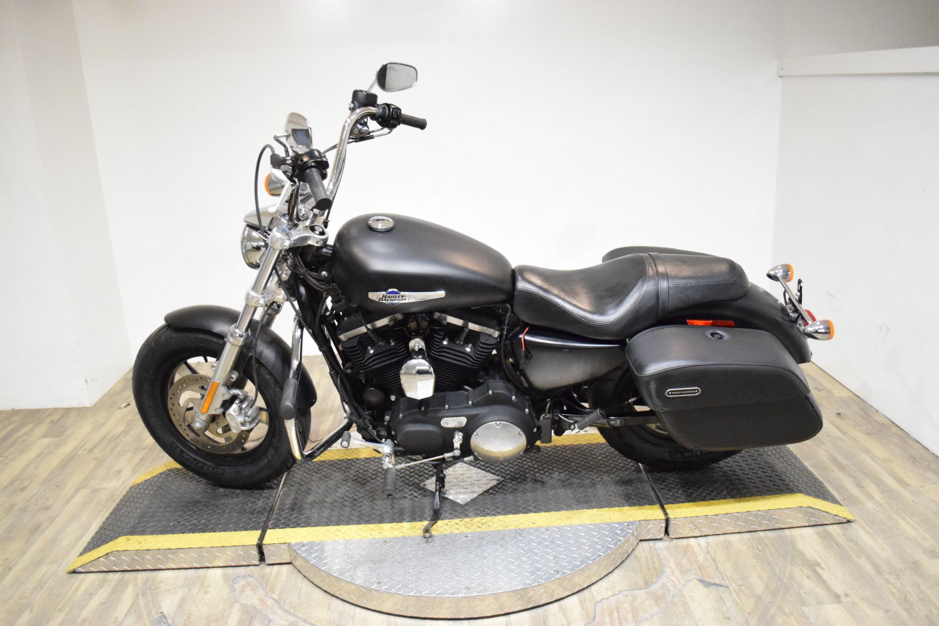 2014 Harley-Davidson 1200 Custom in Wauconda, Illinois - Photo 15