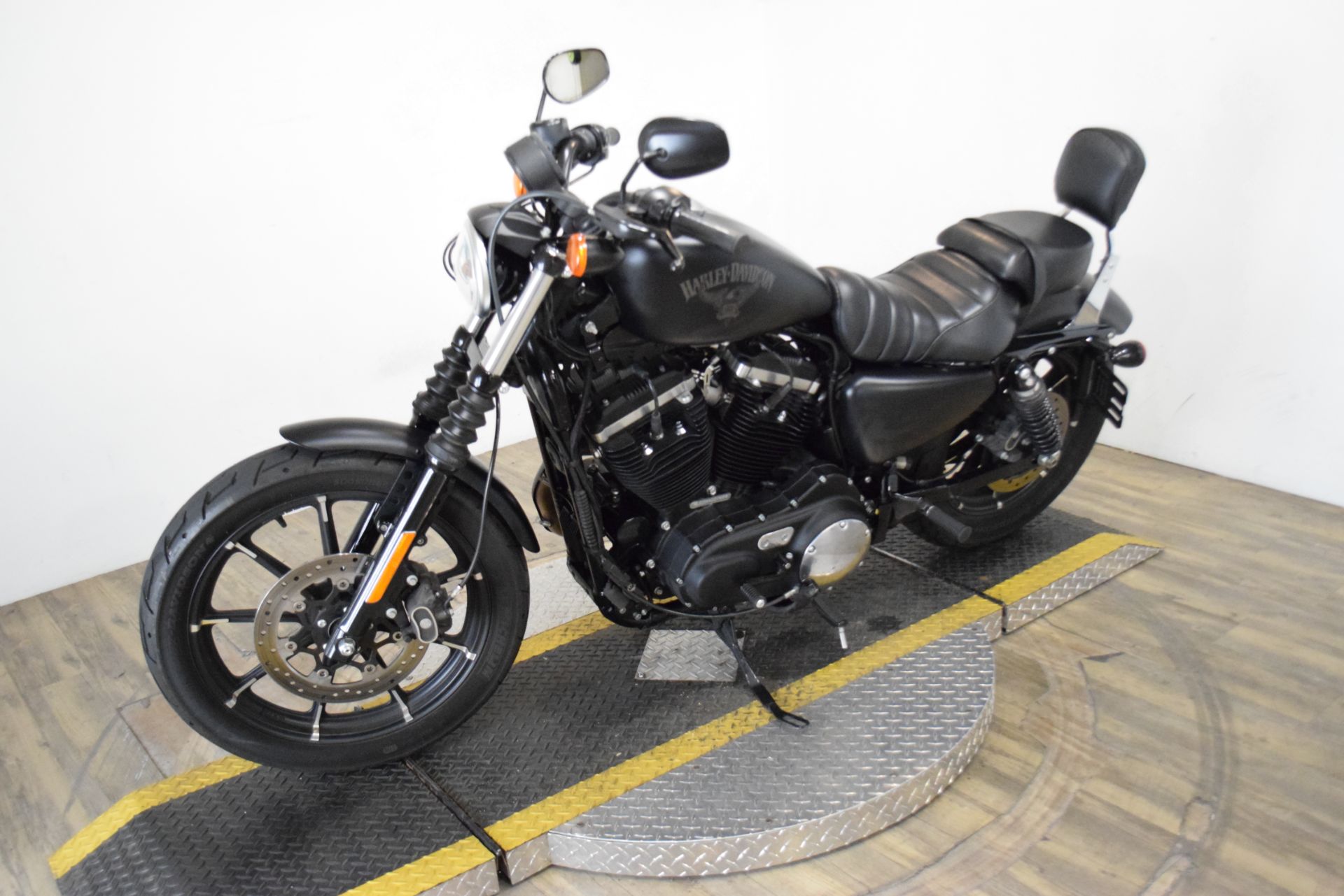 2017 Harley-Davidson Iron 883™ in Wauconda, Illinois - Photo 22