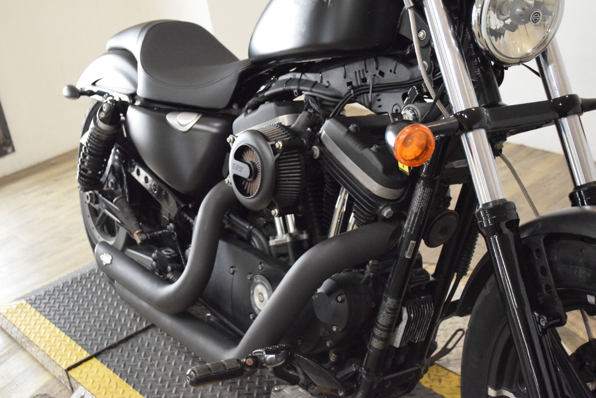 2017 Harley-Davidson Iron 883™ in Wauconda, Illinois - Photo 4