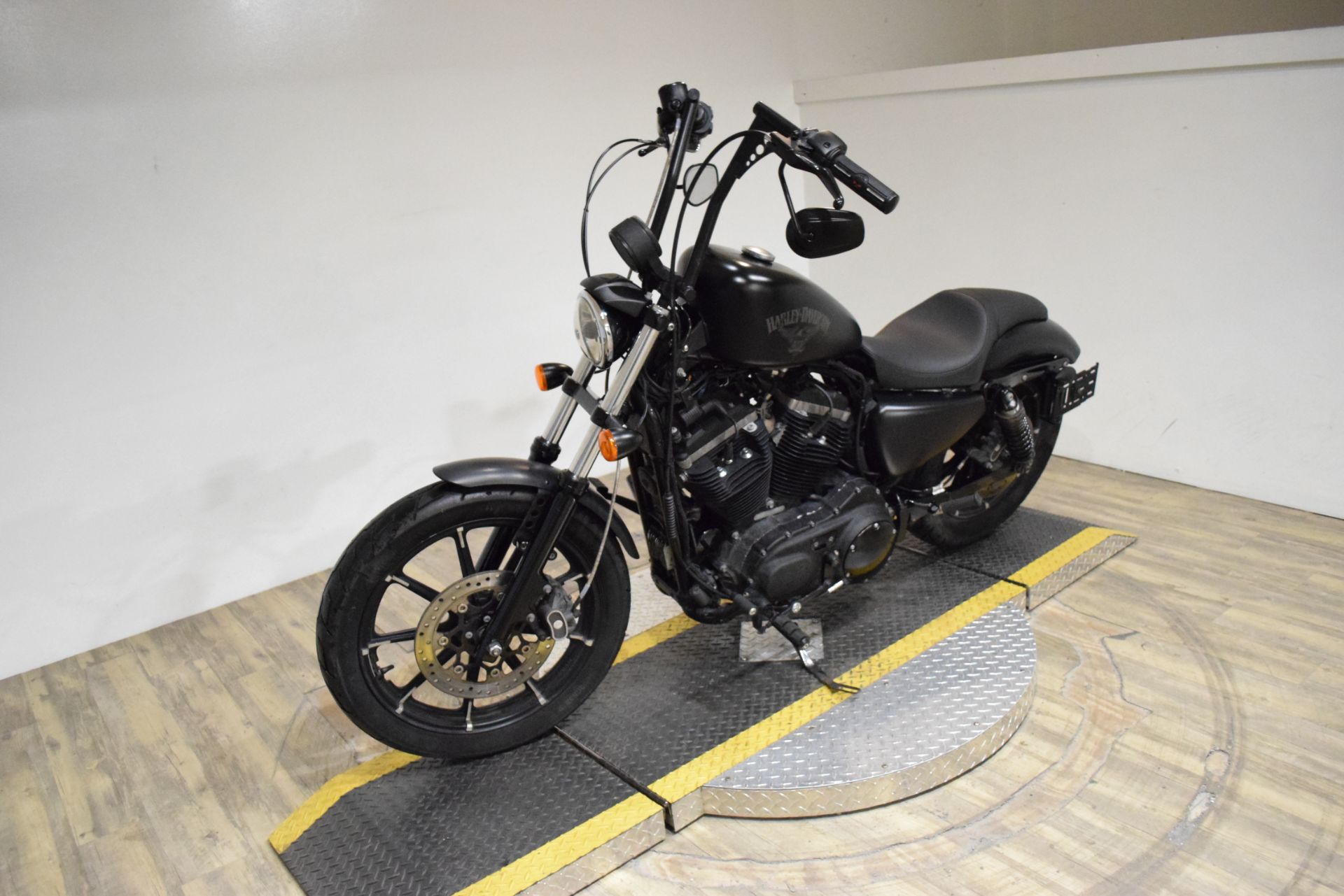 2017 Harley-Davidson Iron 883™ in Wauconda, Illinois - Photo 23