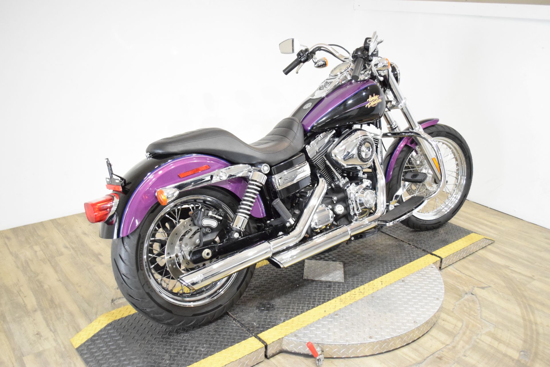 2011 Harley-Davidson Dyna® Super Glide® Custom in Wauconda, Illinois - Photo 9