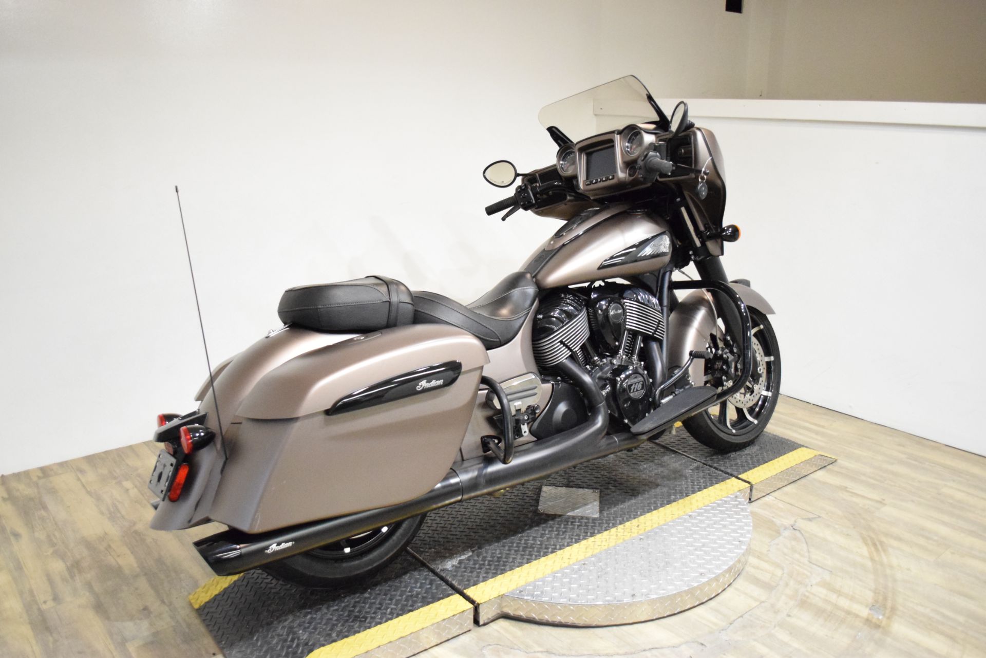 2019 Indian Motorcycle Chieftain® Dark Horse® ABS in Wauconda, Illinois - Photo 9