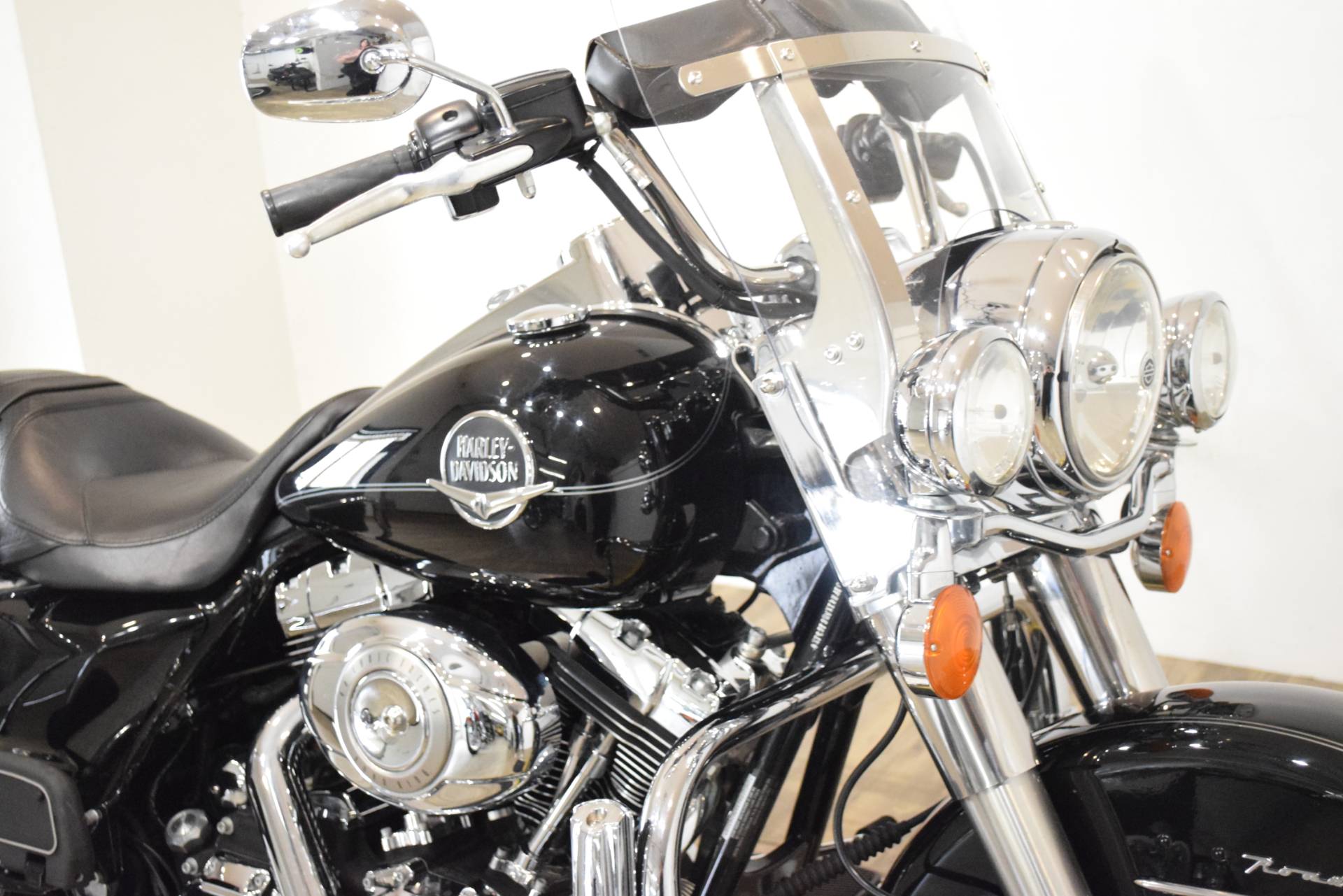 2010 Harley-Davidson Road King® Classic in Wauconda, Illinois - Photo 3