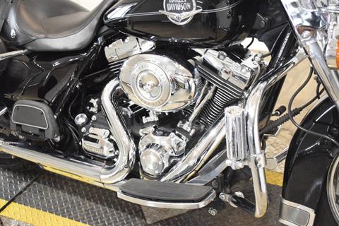 2010 Harley-Davidson Road King® Classic in Wauconda, Illinois - Photo 4