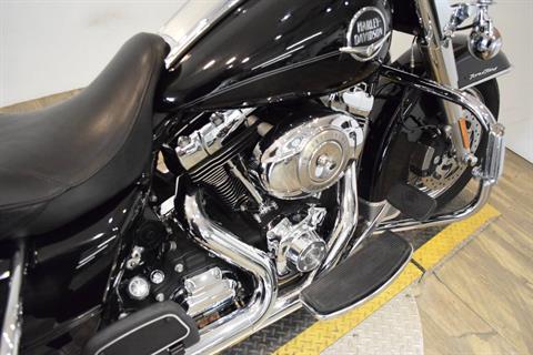 2010 Harley-Davidson Road King® Classic in Wauconda, Illinois - Photo 6