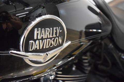 2010 Harley-Davidson Road King® Classic in Wauconda, Illinois - Photo 20