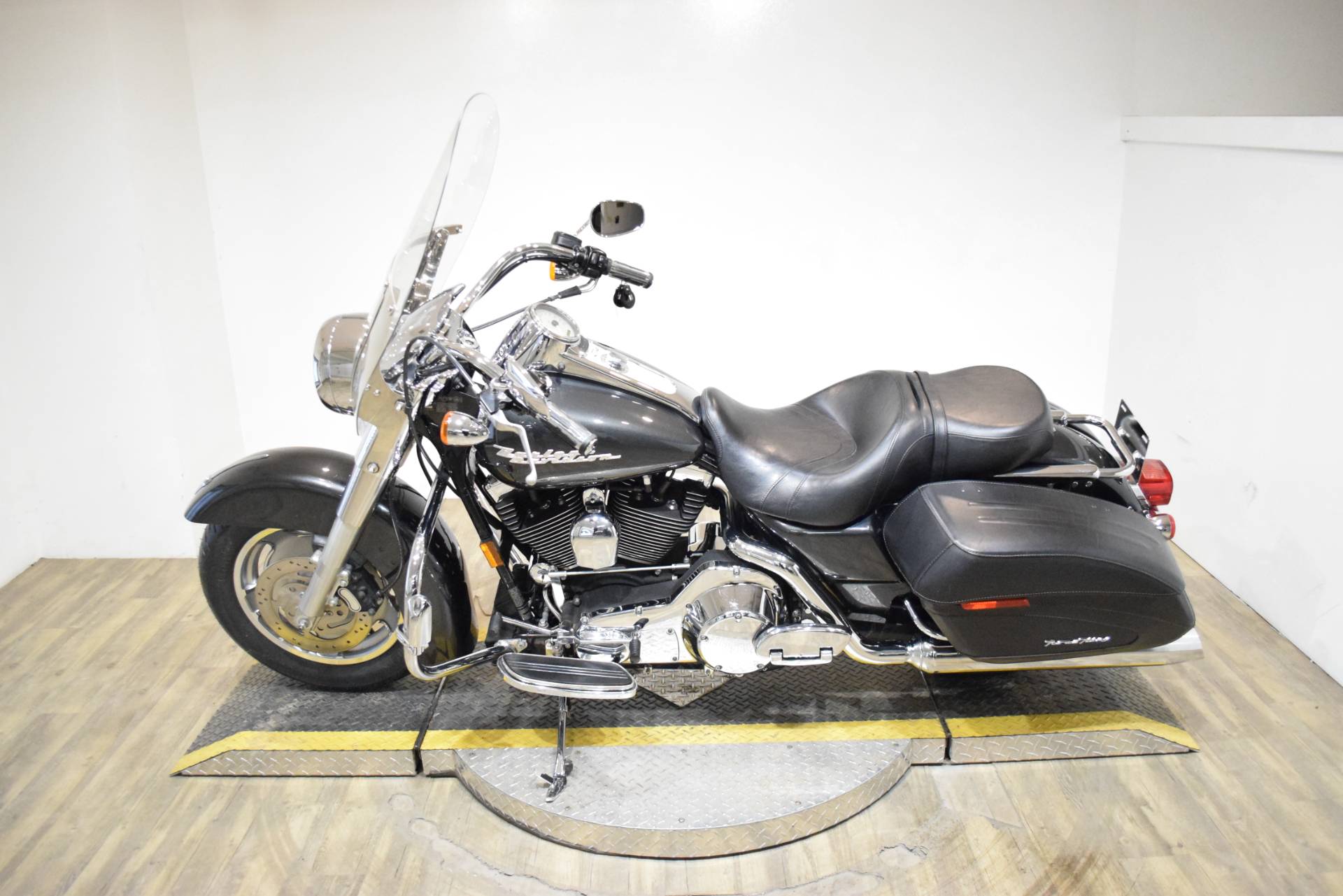 2005 Harley-Davidson FLHRS/FLHRSI Road King® Custom in Wauconda, Illinois - Photo 15
