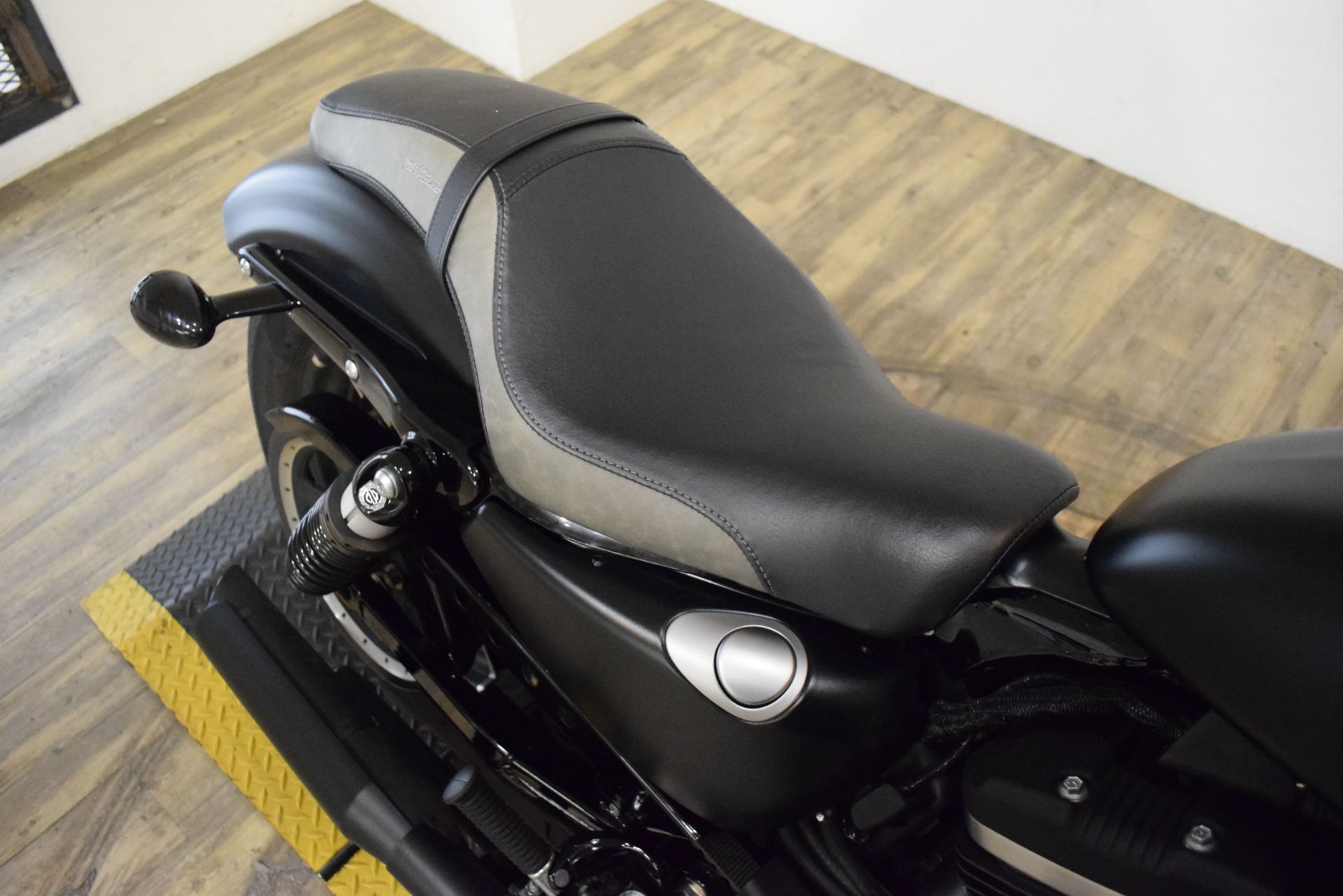 2022 Harley-Davidson Iron 883™ in Wauconda, Illinois - Photo 5