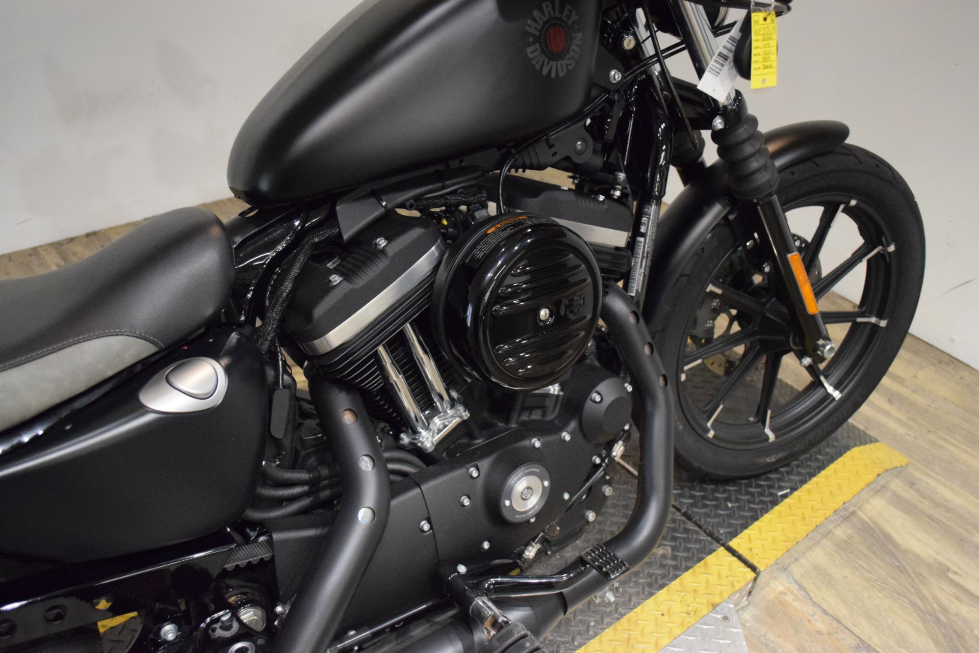 2022 Harley-Davidson Iron 883™ in Wauconda, Illinois - Photo 6