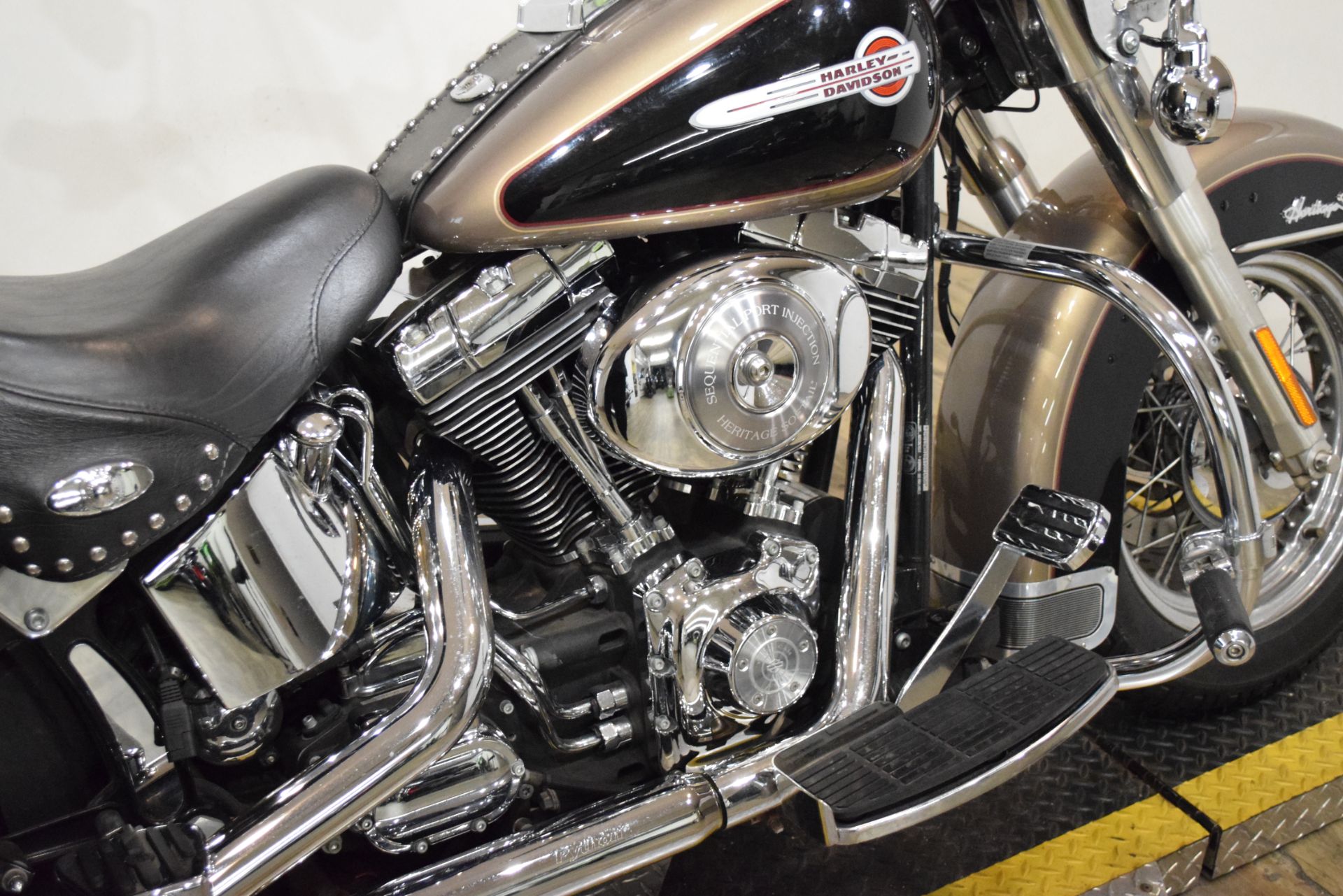 2004 Harley-Davidson FLSTC/FLSTCI Heritage Softail® Classic in Wauconda, Illinois - Photo 6