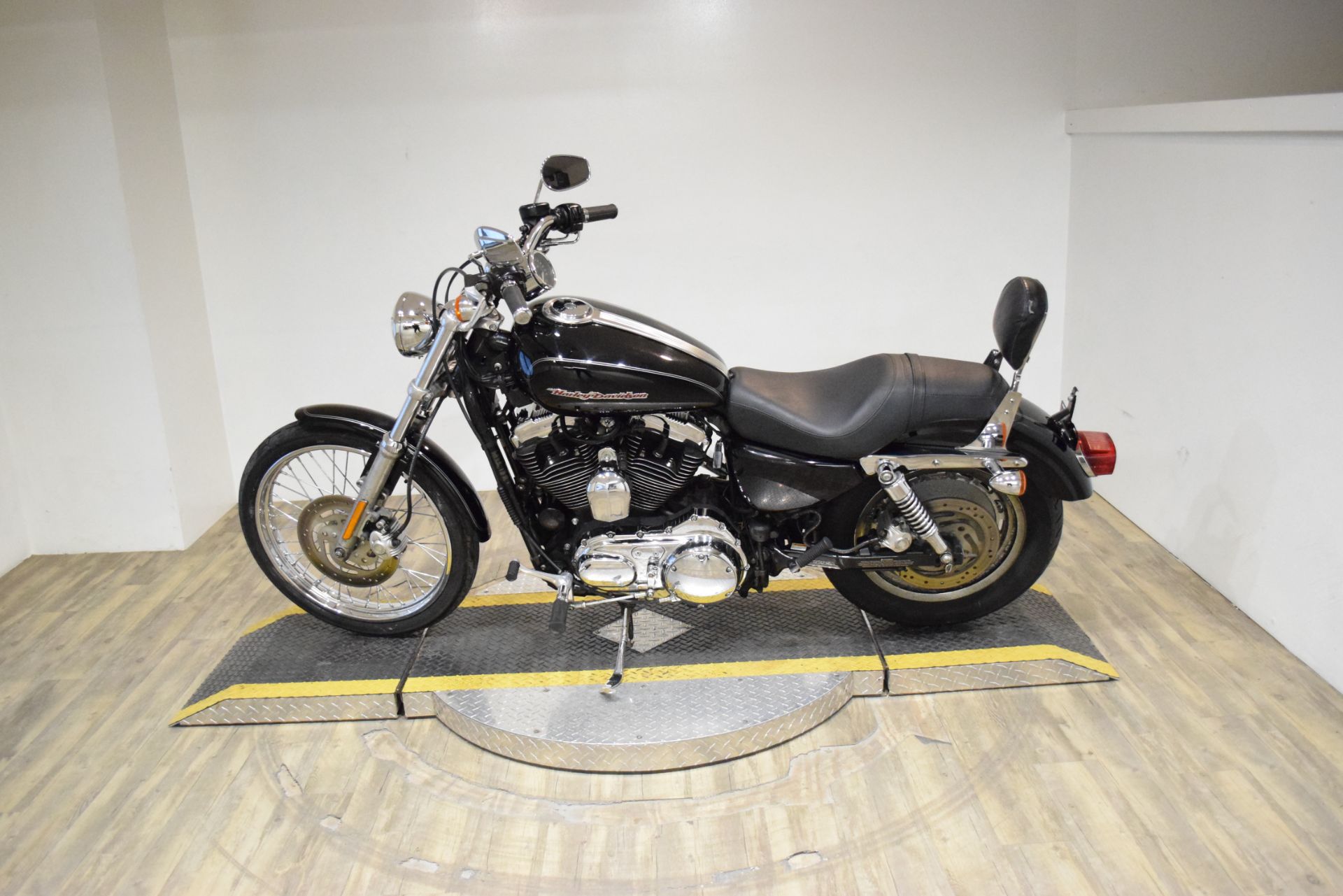 2004 Harley-Davidson Sportster® XL 1200 Custom in Wauconda, Illinois - Photo 15