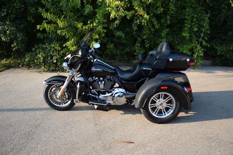 2017 Harley-Davidson Tri Glide® Ultra in Wauconda, Illinois - Photo 39