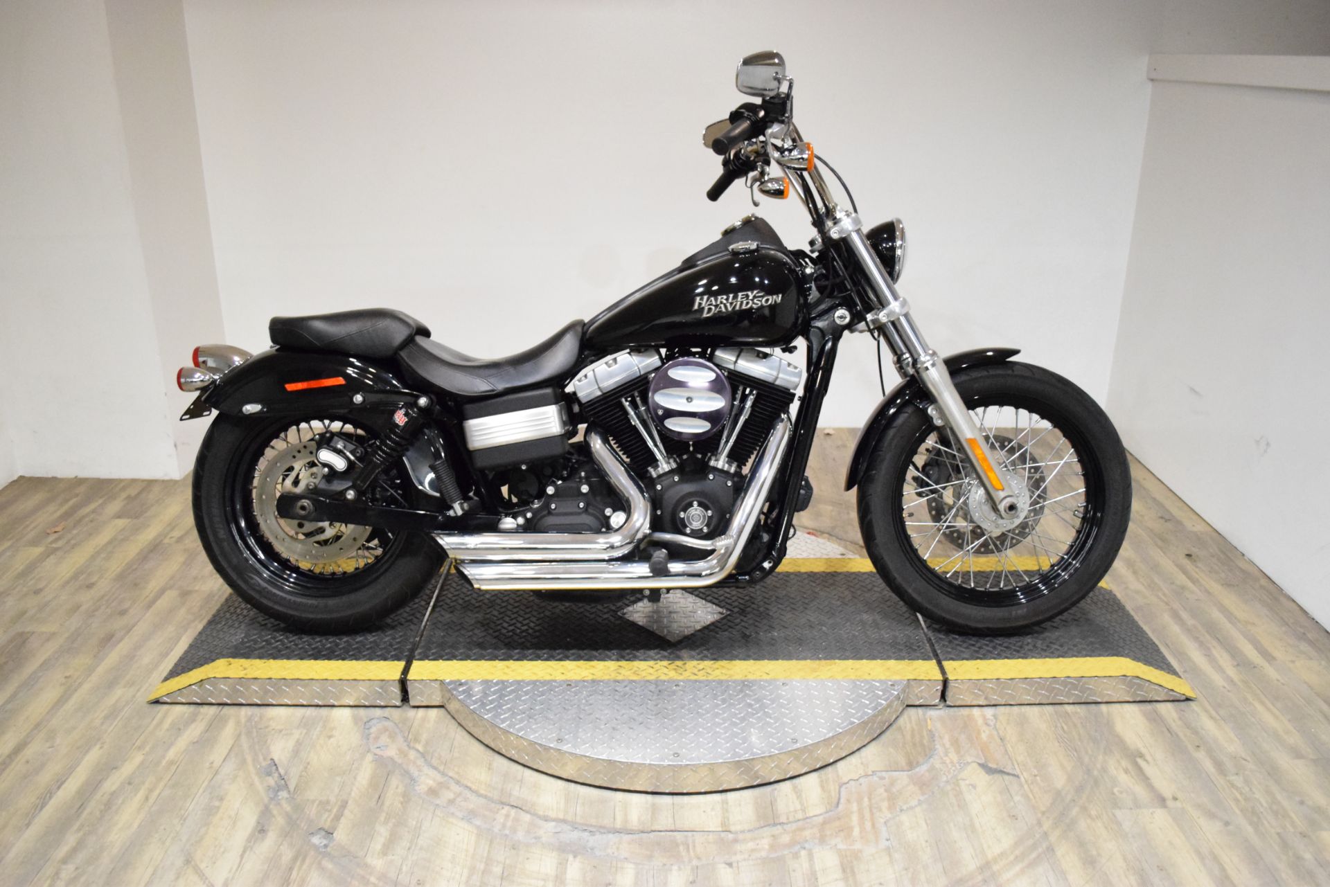 2010 Harley-Davidson Dyna® Street Bob® in Wauconda, Illinois - Photo 1