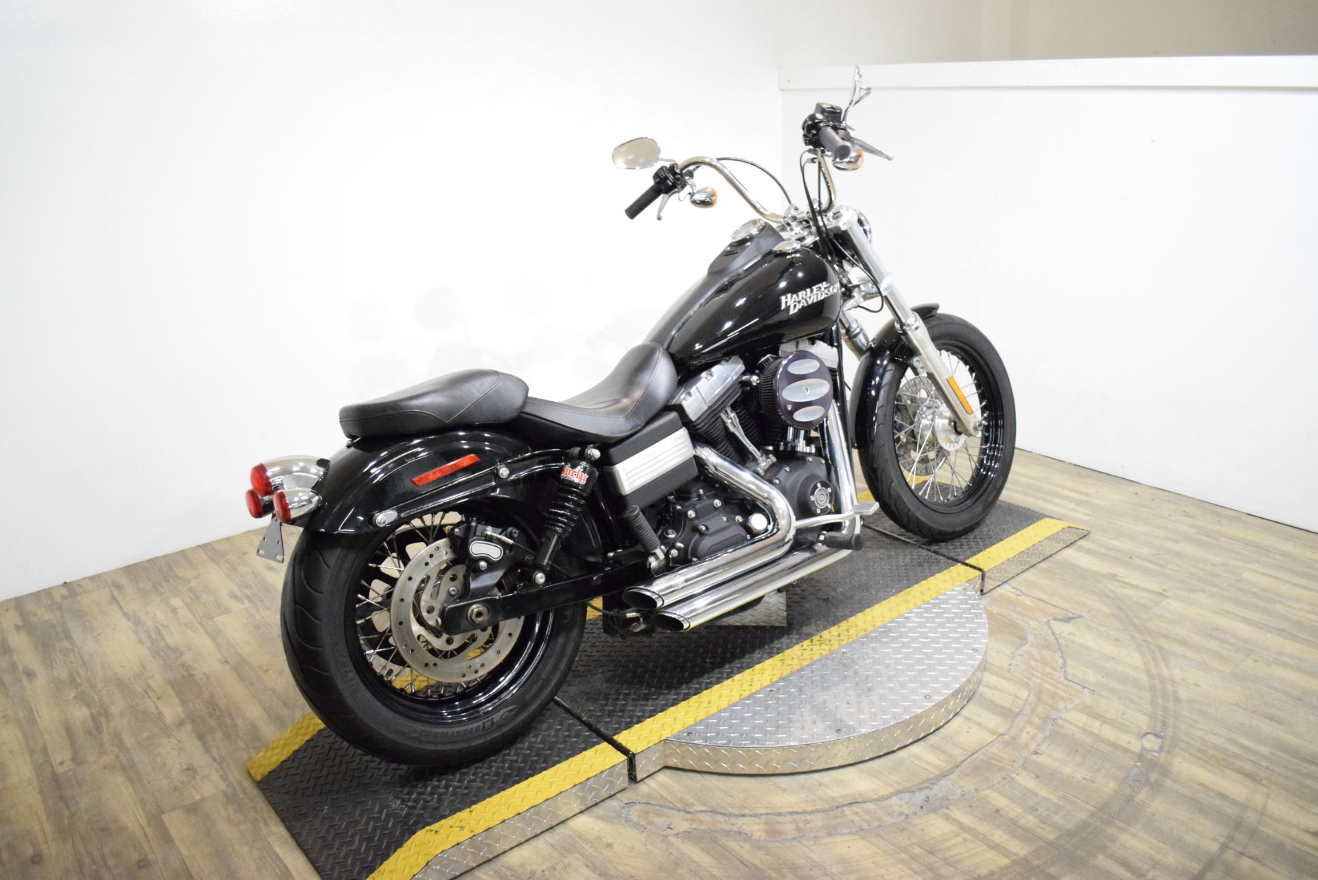 2010 Harley-Davidson Dyna® Street Bob® in Wauconda, Illinois - Photo 9
