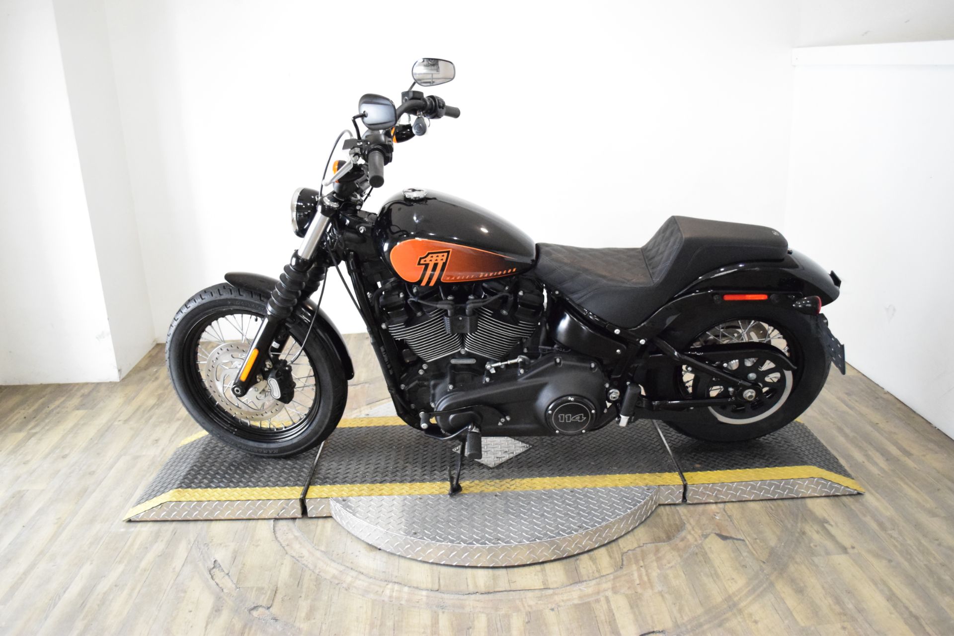 2021 Harley-Davidson Street Bob® 114 in Wauconda, Illinois - Photo 16
