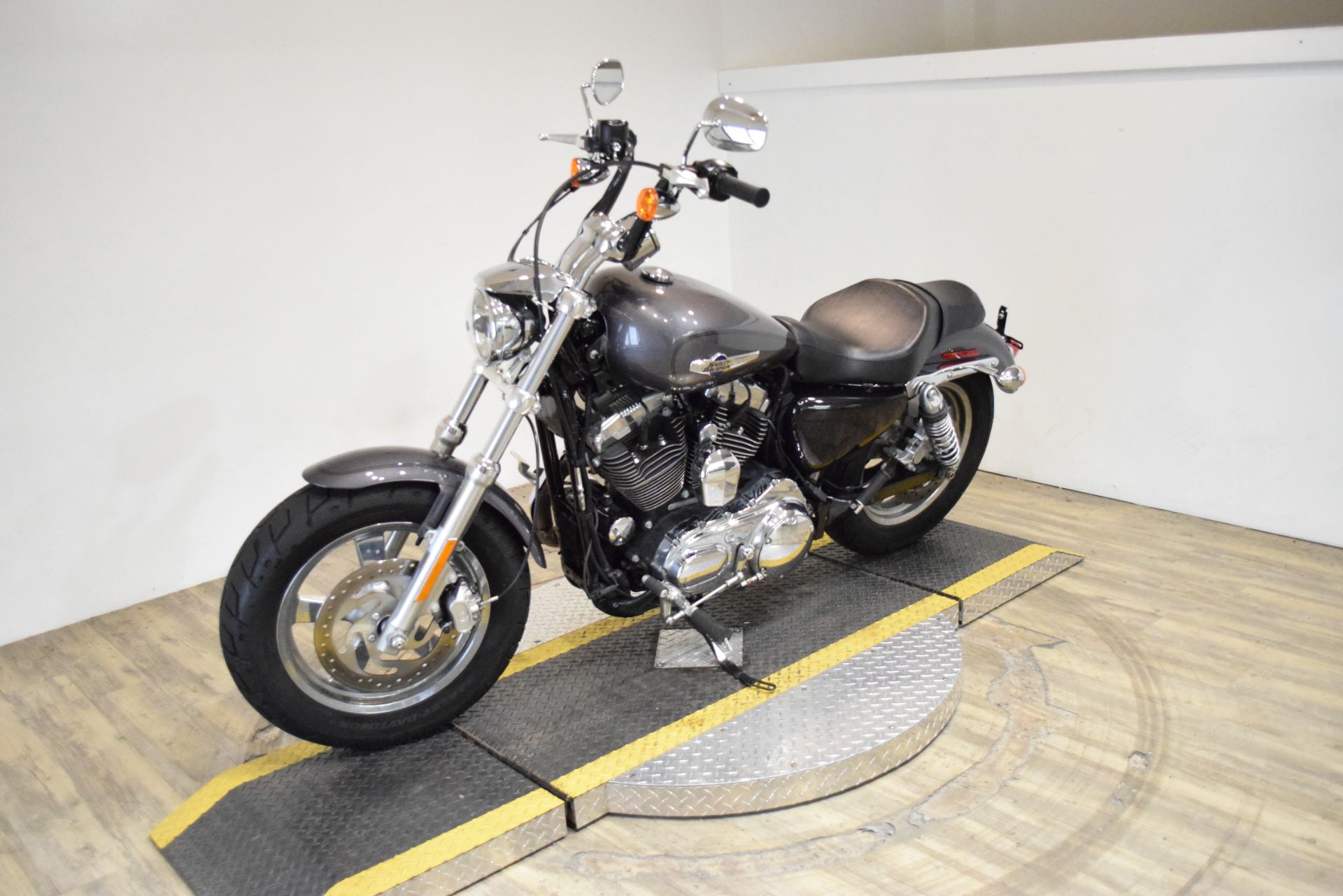 2016 Harley-Davidson 1200 Custom in Wauconda, Illinois - Photo 22