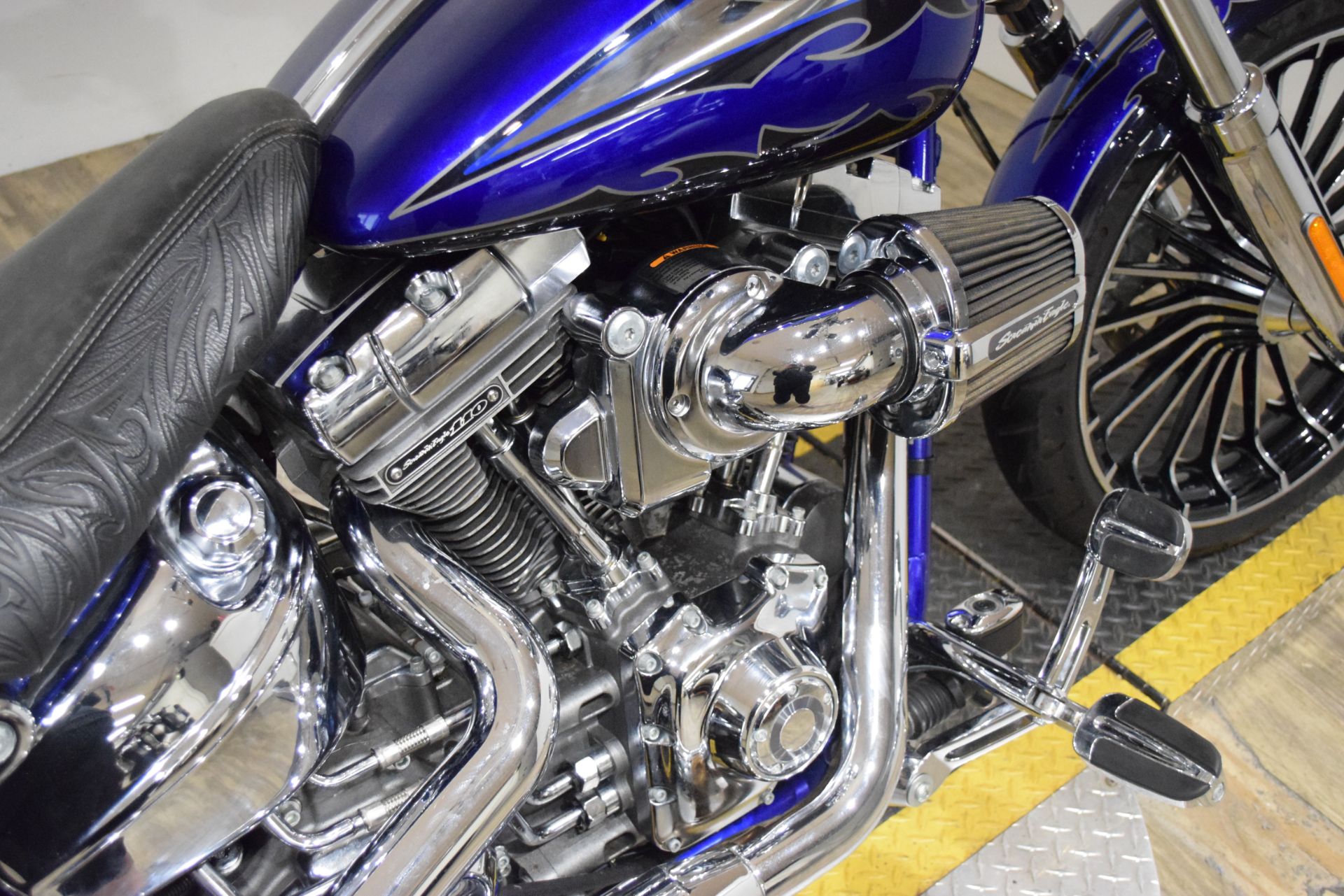 2014 Harley-Davidson CVO™ Breakout® in Wauconda, Illinois - Photo 6