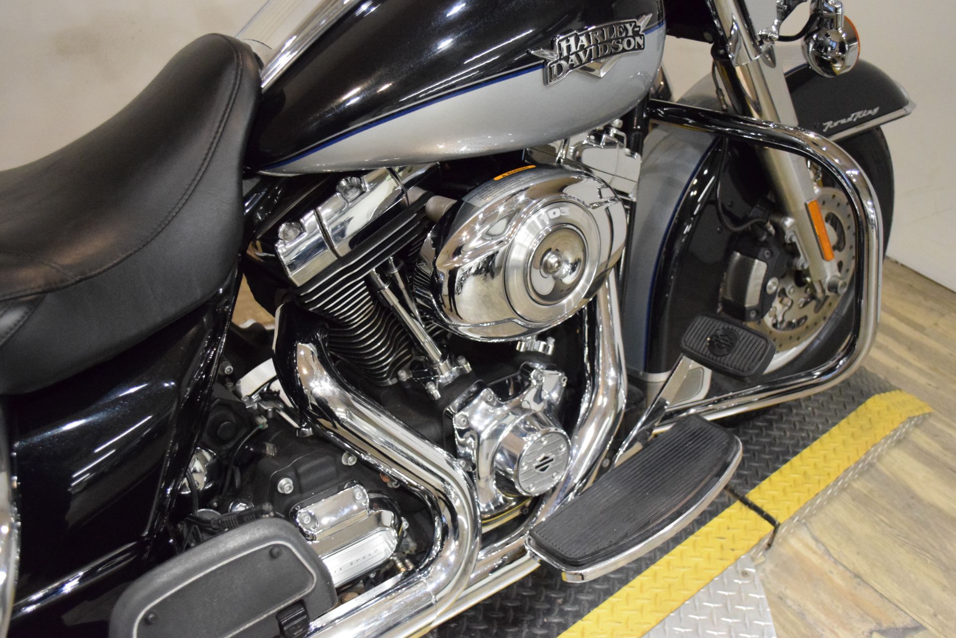 2012 Harley-Davidson Road King® Classic in Wauconda, Illinois - Photo 6