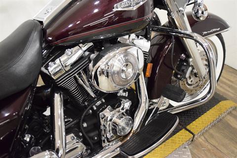 2005 Harley-Davidson FLHRCI Road King® Classic in Wauconda, Illinois - Photo 6