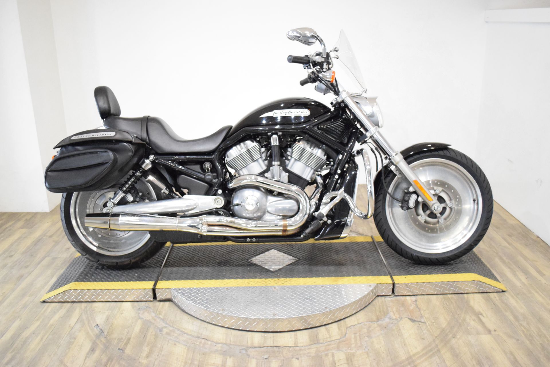 2004 Harley-Davidson VRSCB V-Rod® in Wauconda, Illinois - Photo 1