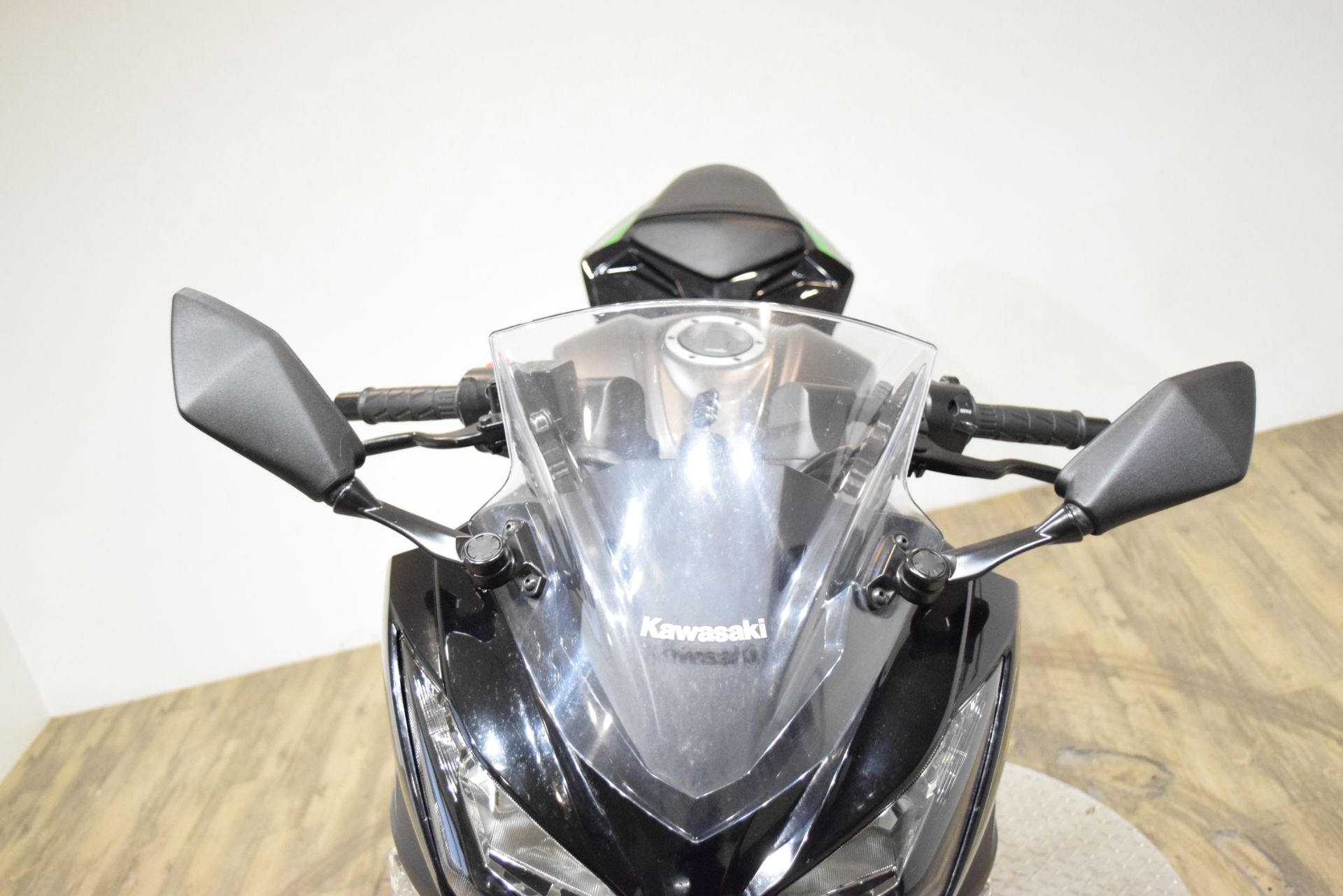 2015 Kawasaki Ninja® 300 SE in Wauconda, Illinois - Photo 13