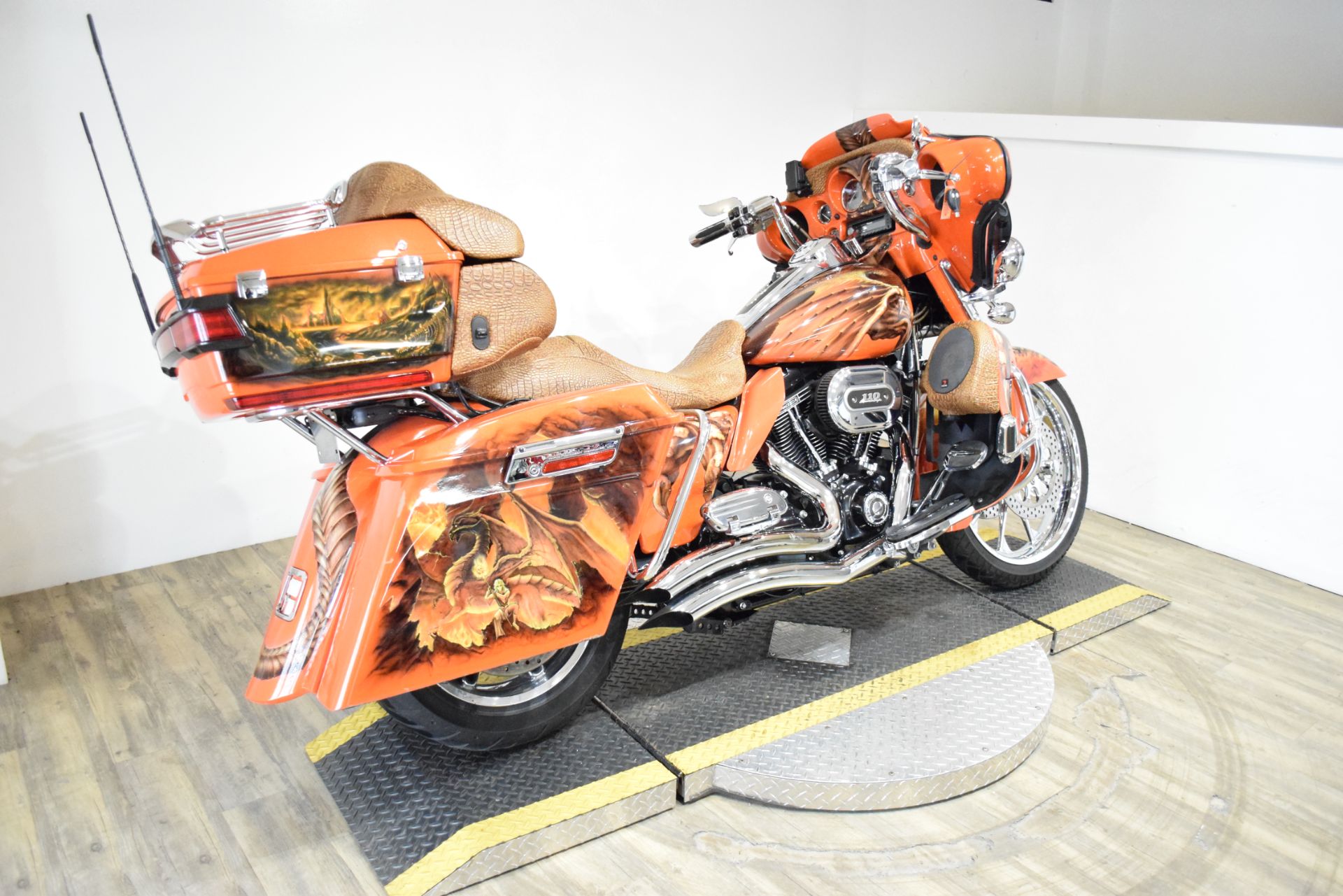 2013 Harley-Davidson CVO™ Ultra Classic® Electra Glide® in Wauconda, Illinois - Photo 9