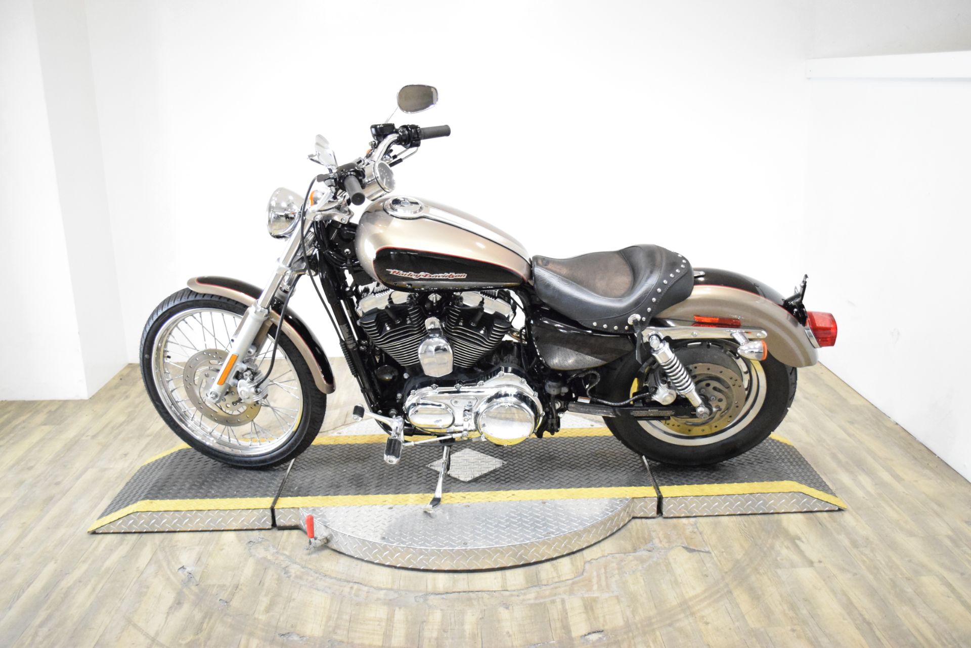 2005 Harley-Davidson Sportster® XL 1200 Custom in Wauconda, Illinois - Photo 15